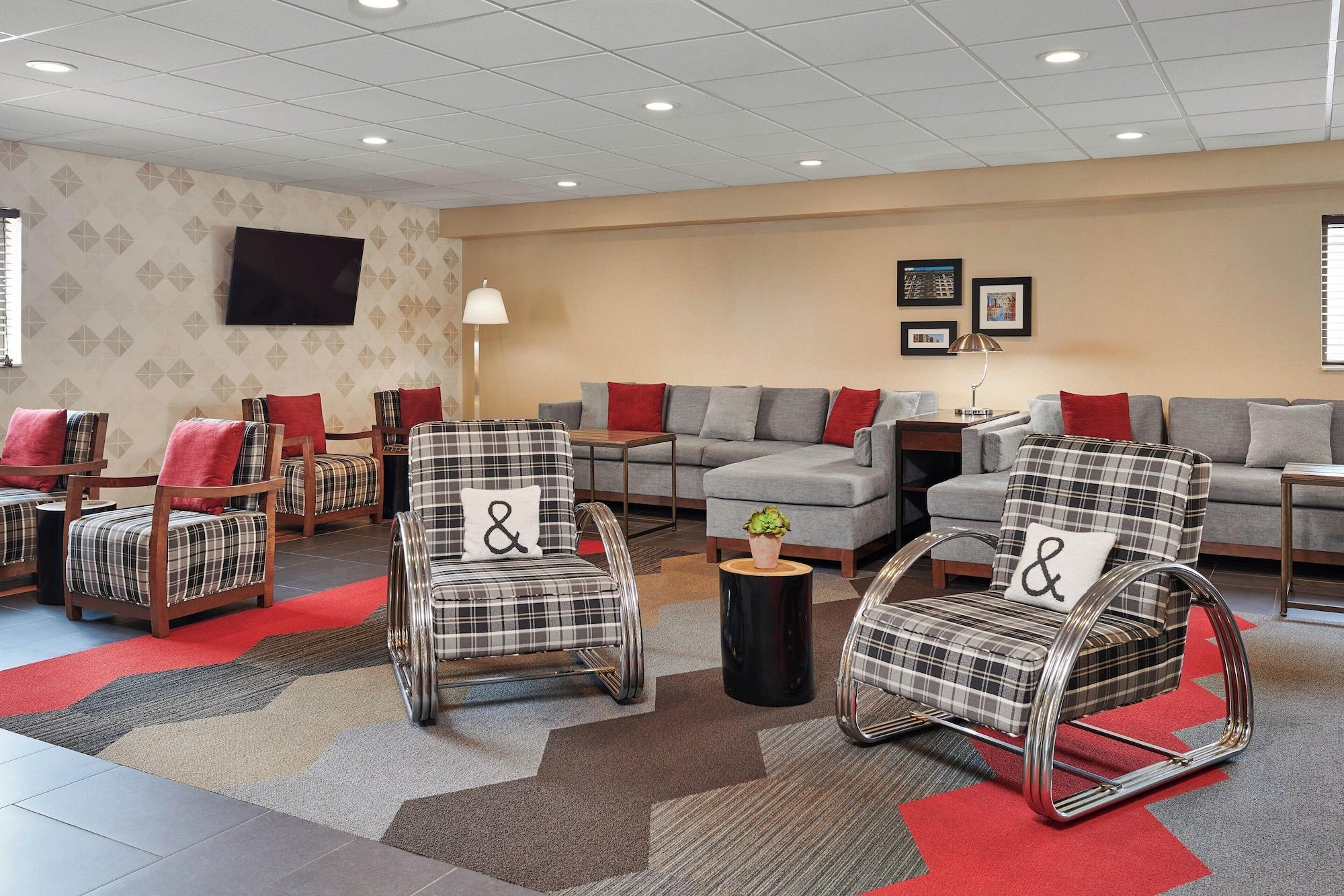 Vista Lobby Four Points by Sheraton Milwaukee Airport