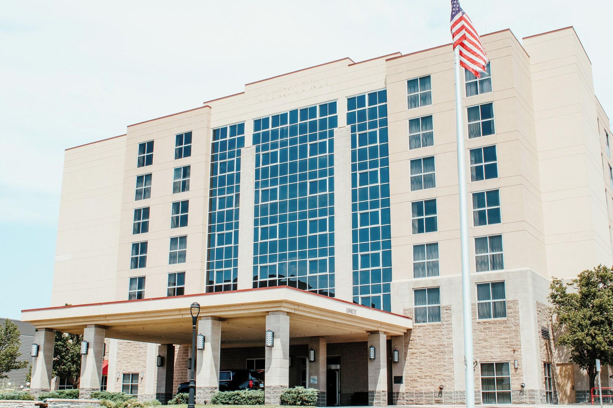 Varios Hotel Topeka at City Center