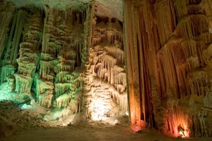 Actividad - Conoce las Grutas de García