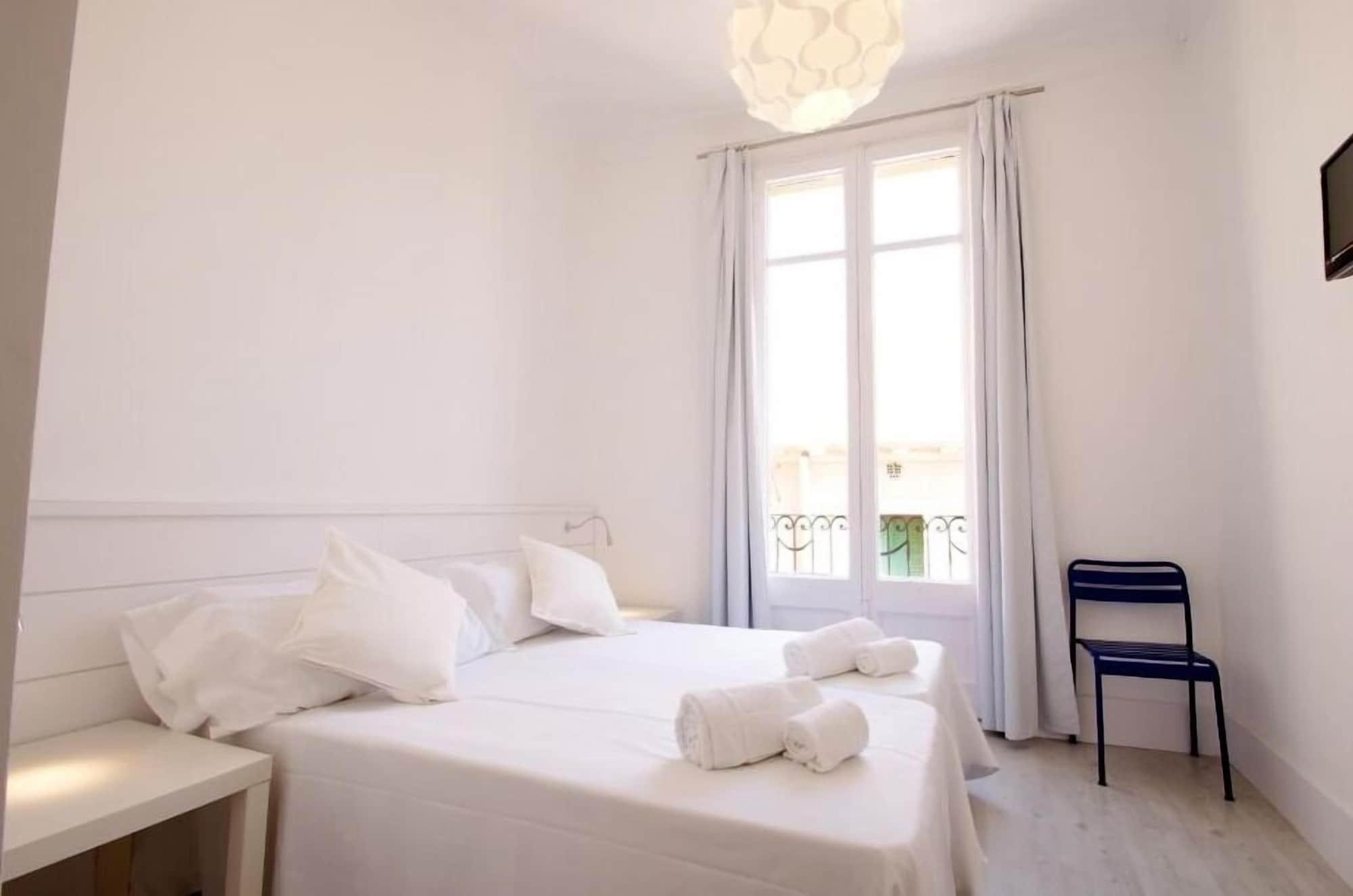 Varios Hostal Express by gaiarooms