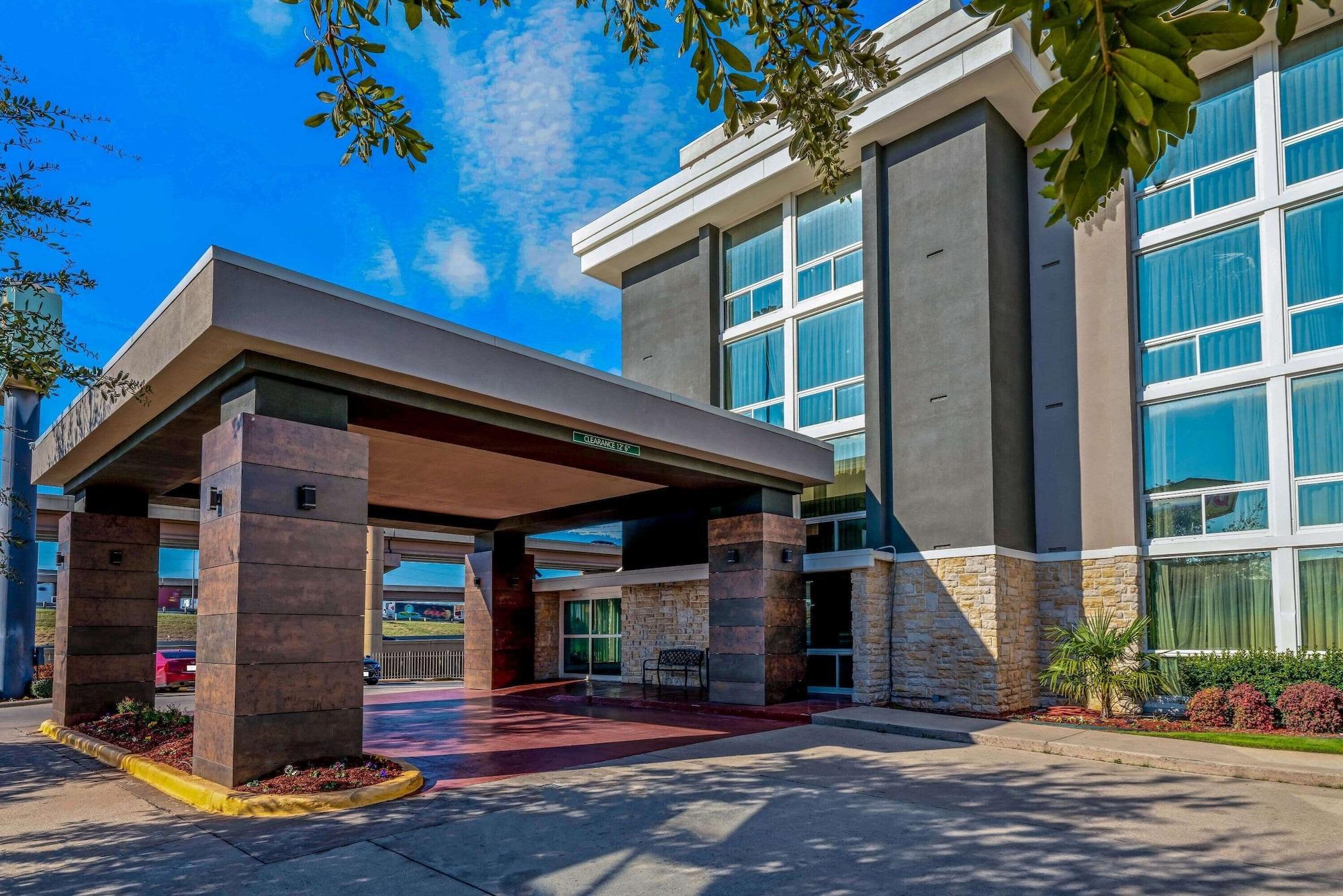Vista Exterior La Quinta Inn & Suites by Wyndham Dallas I-35 Walnut Hill Ln