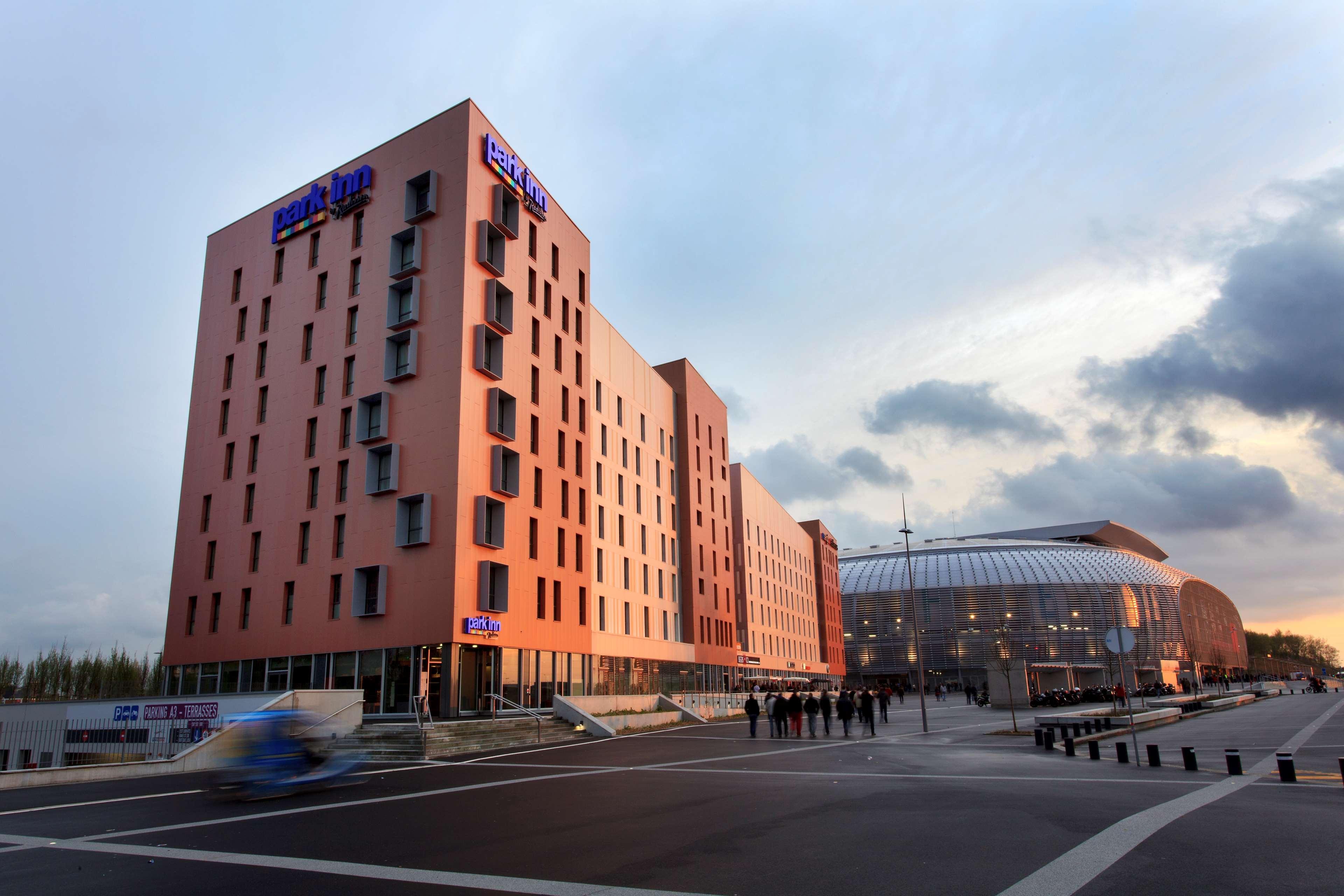 Vista Exterior Park Inn by Radisson Lille Grand Stade