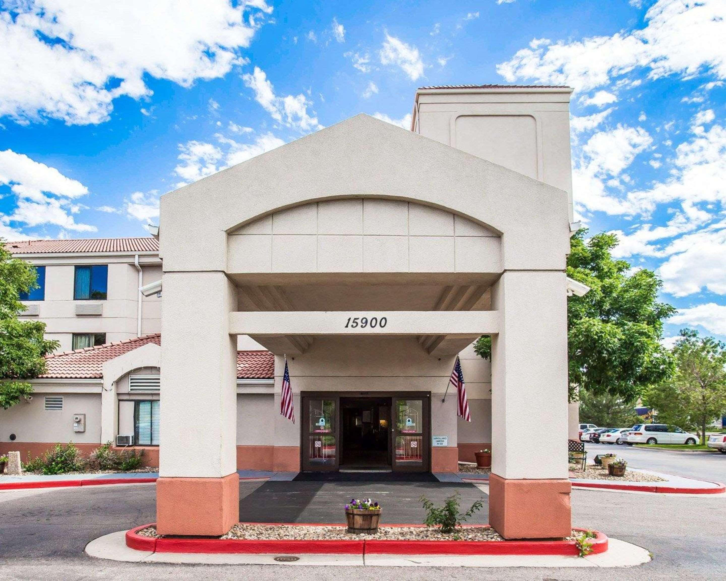 Vista Exterior Econo lodge Denver Airport