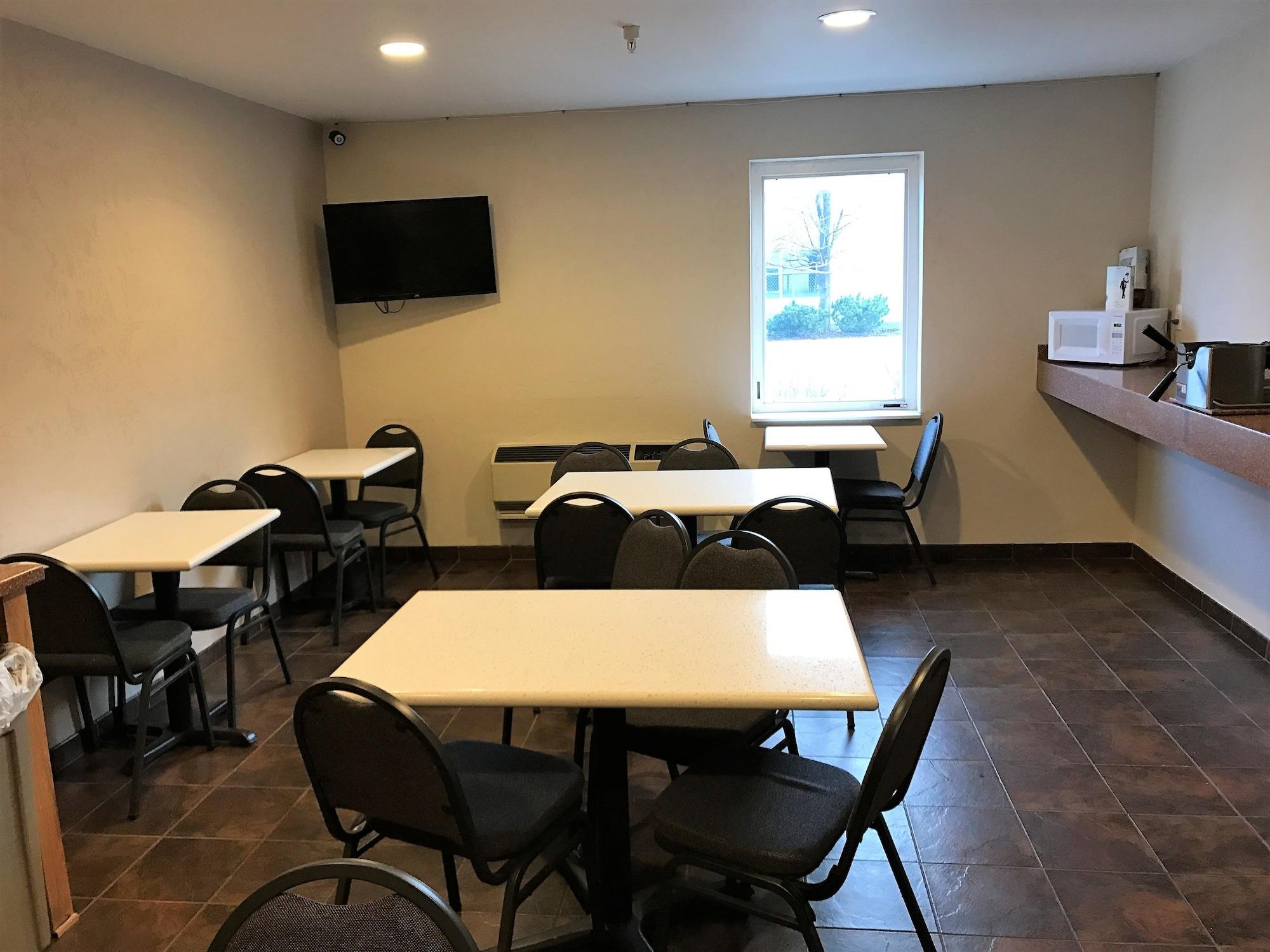 Restaurant Ramada by Wyndham Draper