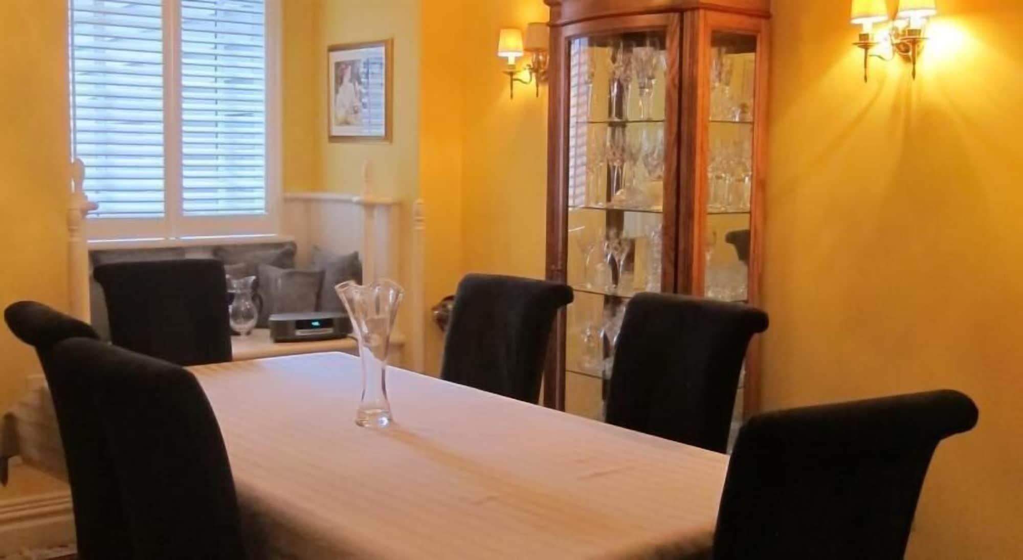 Restaurant Elegant Cabbagetown