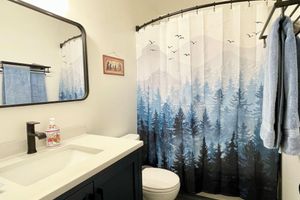 Alquiler Vacacional - Renovated & spacious 2 bed/2 bath Condo with Mountain Views - near Eagle Lodge