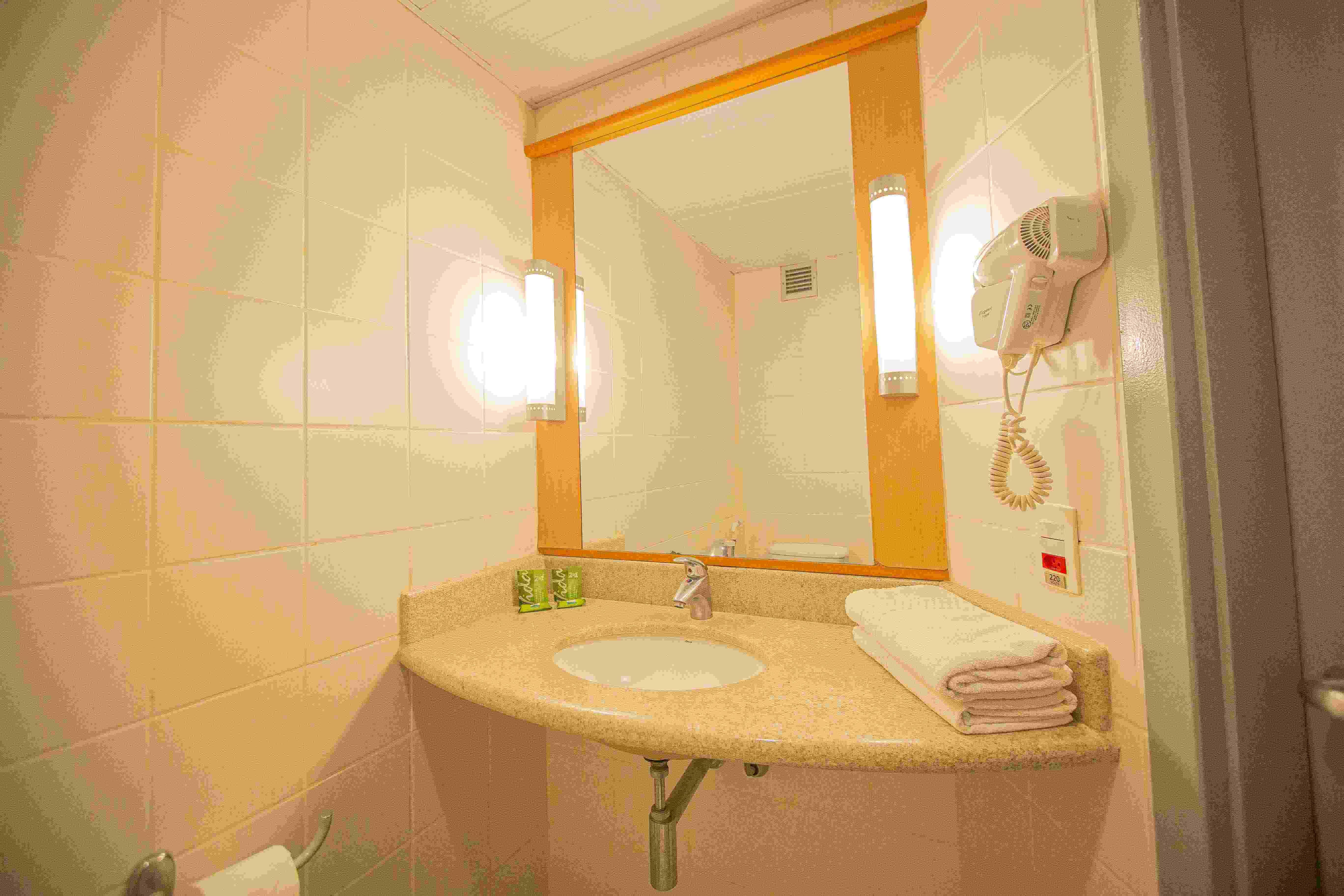 Baño Hus Hotel Dourados
