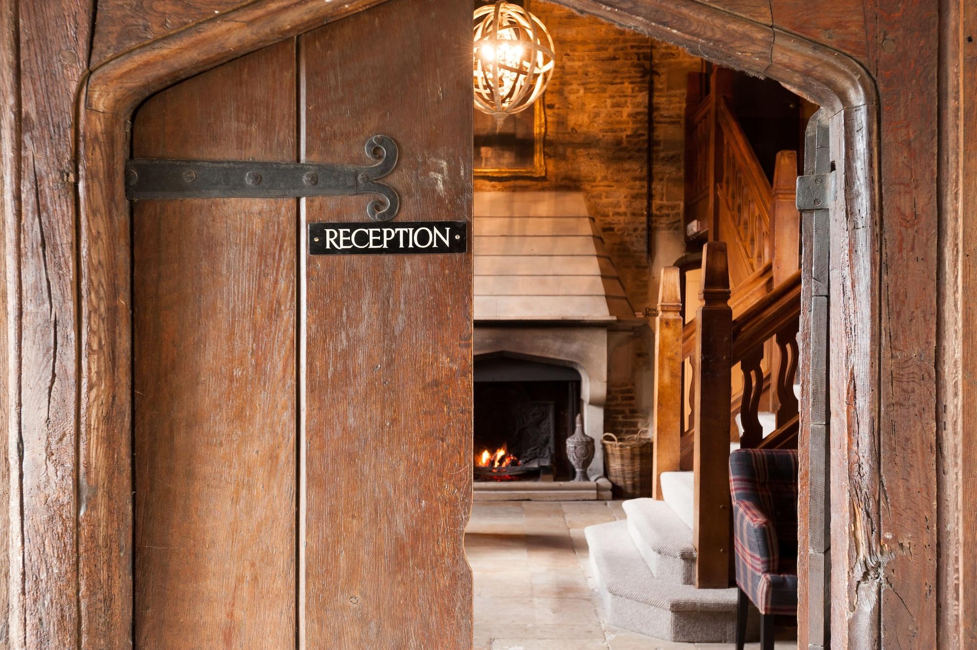 Vista Exterior The Shaven Crown