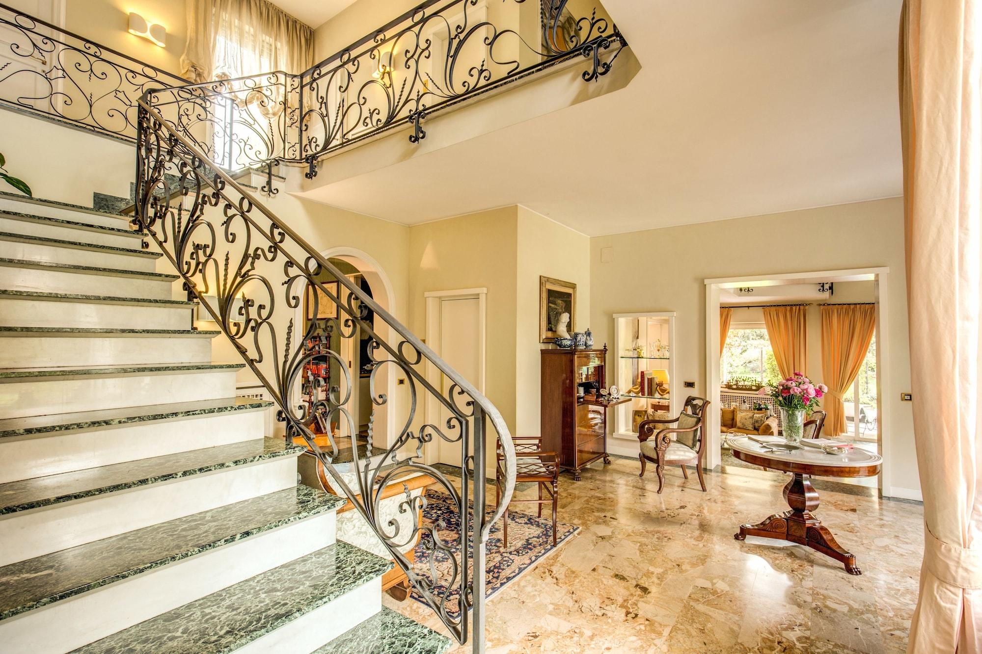 Varios La Gaura Guest House