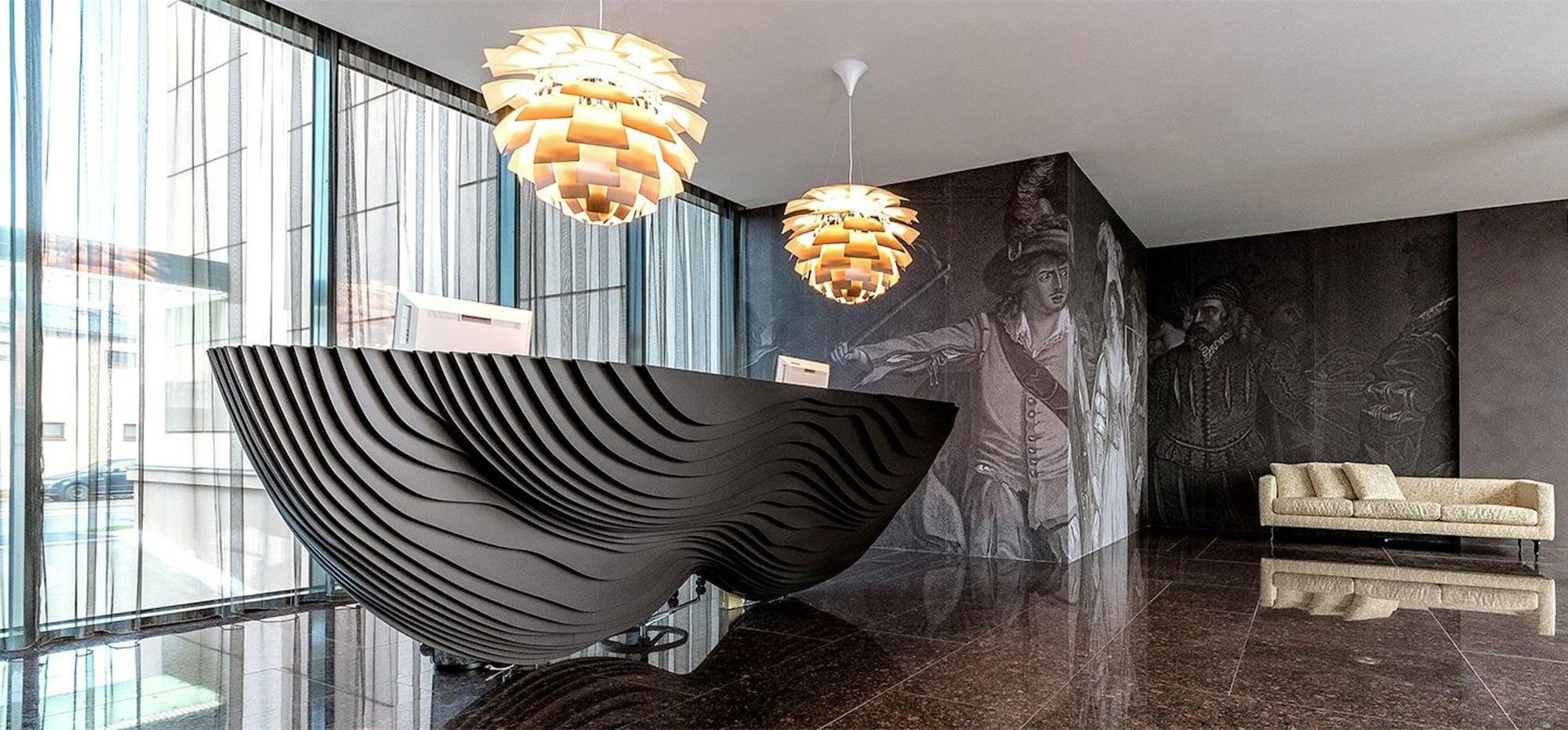 Vista Lobby Theatre Hotel