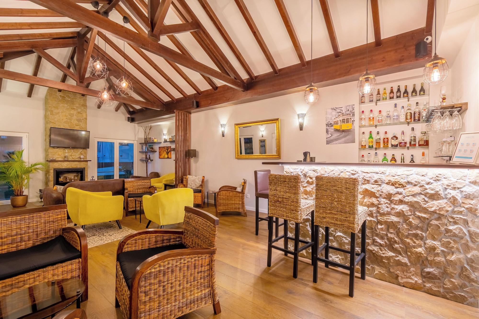 Bar/Salón Silver Seahorse Garden Retreat