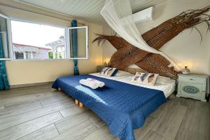Alquiler Vacacional - The elegant Villa Cocoon **** and its bungalow with superb 180 ° sea views