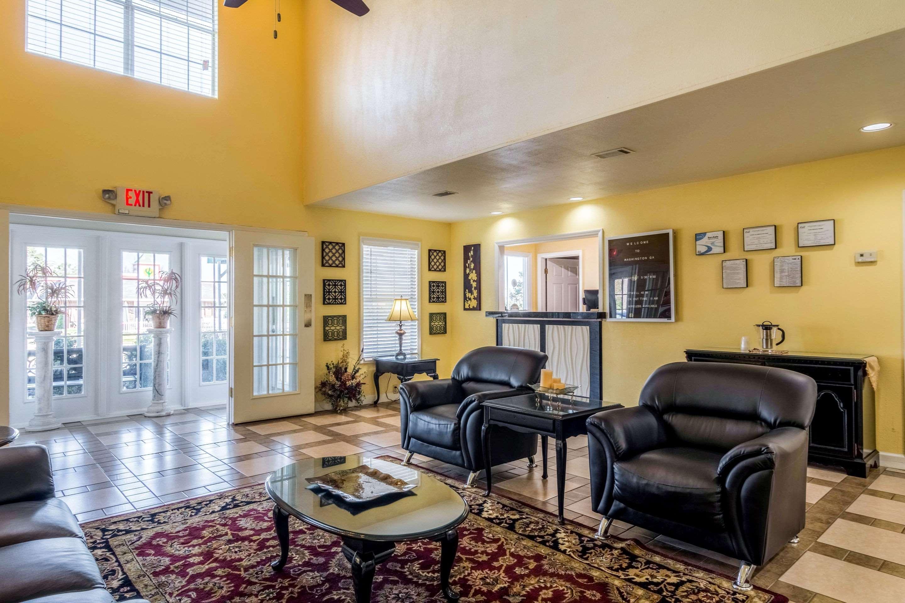 Vista Lobby Quality Inn Thomson Area