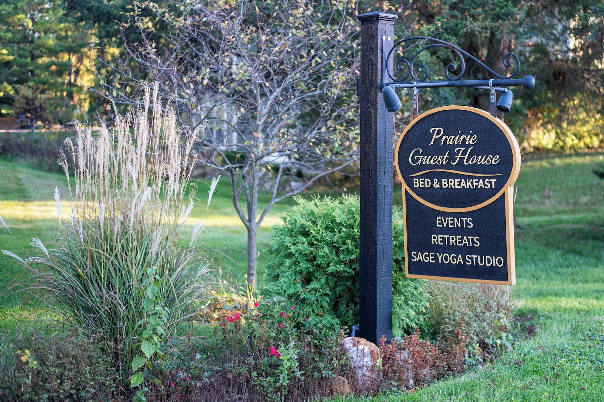 Vista Exterior Prairie Guest House
