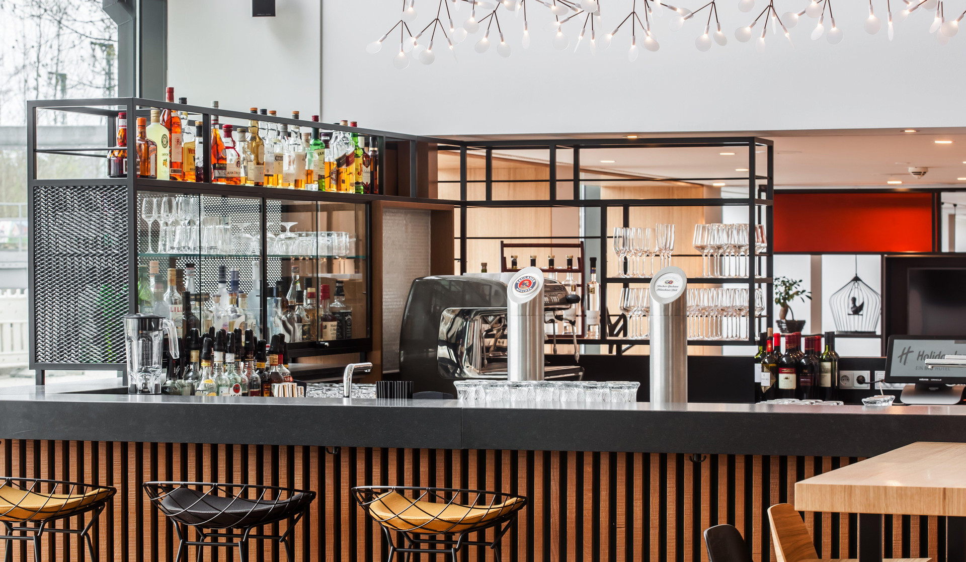 Bar/Salón Holiday Inn Munich - Leuchtenbergring by IHG