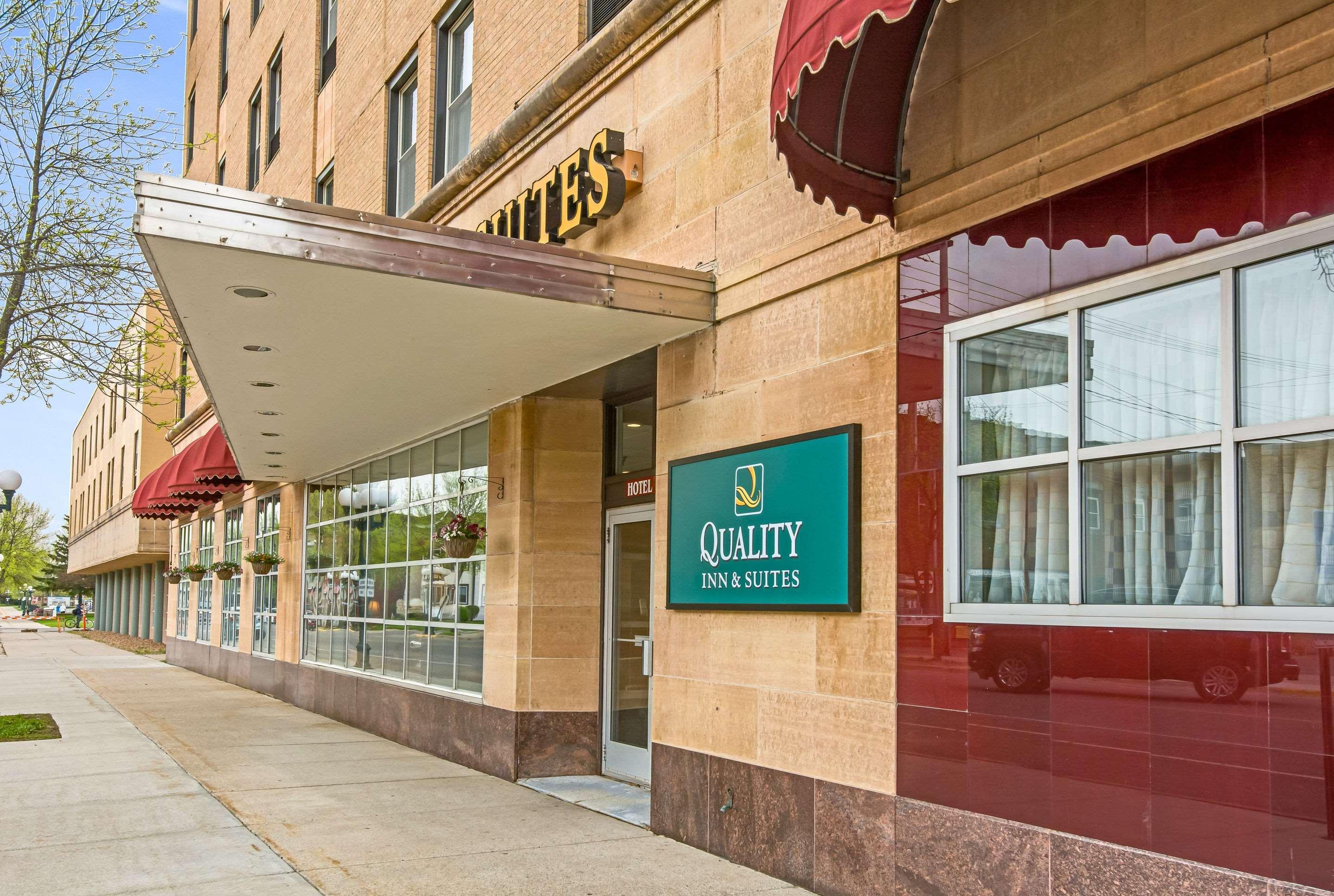 Vista Exterior Quality Inn & Suites Eveleth