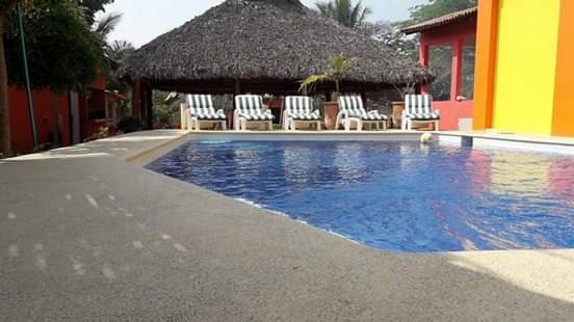 Vista Piscina Cabañas Las Piedras