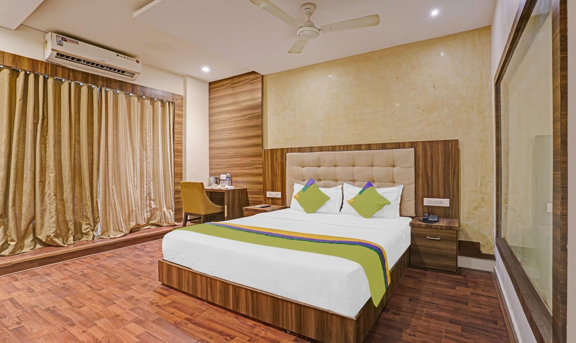 Varios Treebo Trend BKC Mannat
