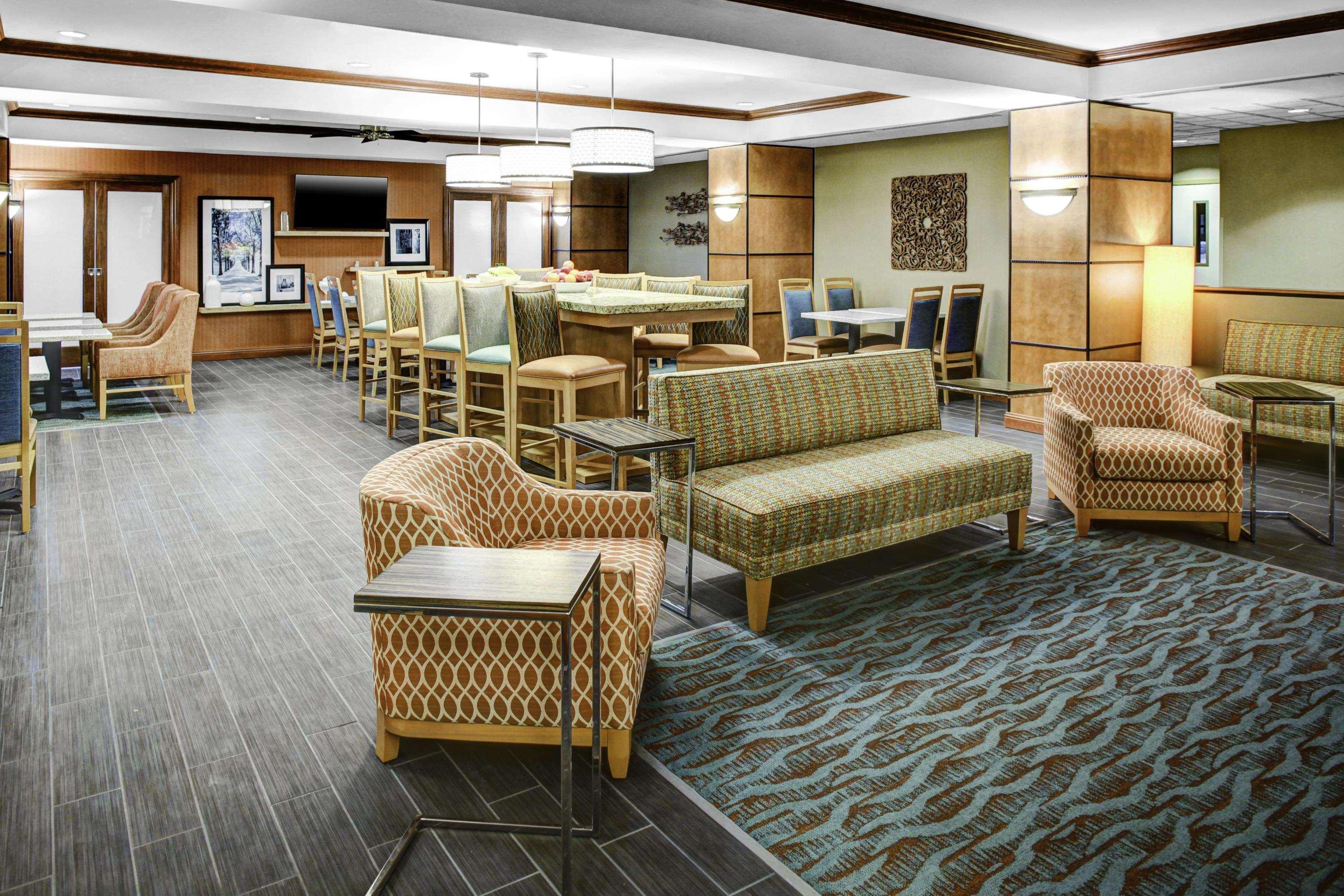 Vista Lobby Hampton Inn Coldwater