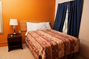 Alojamiento - Mustang Motel