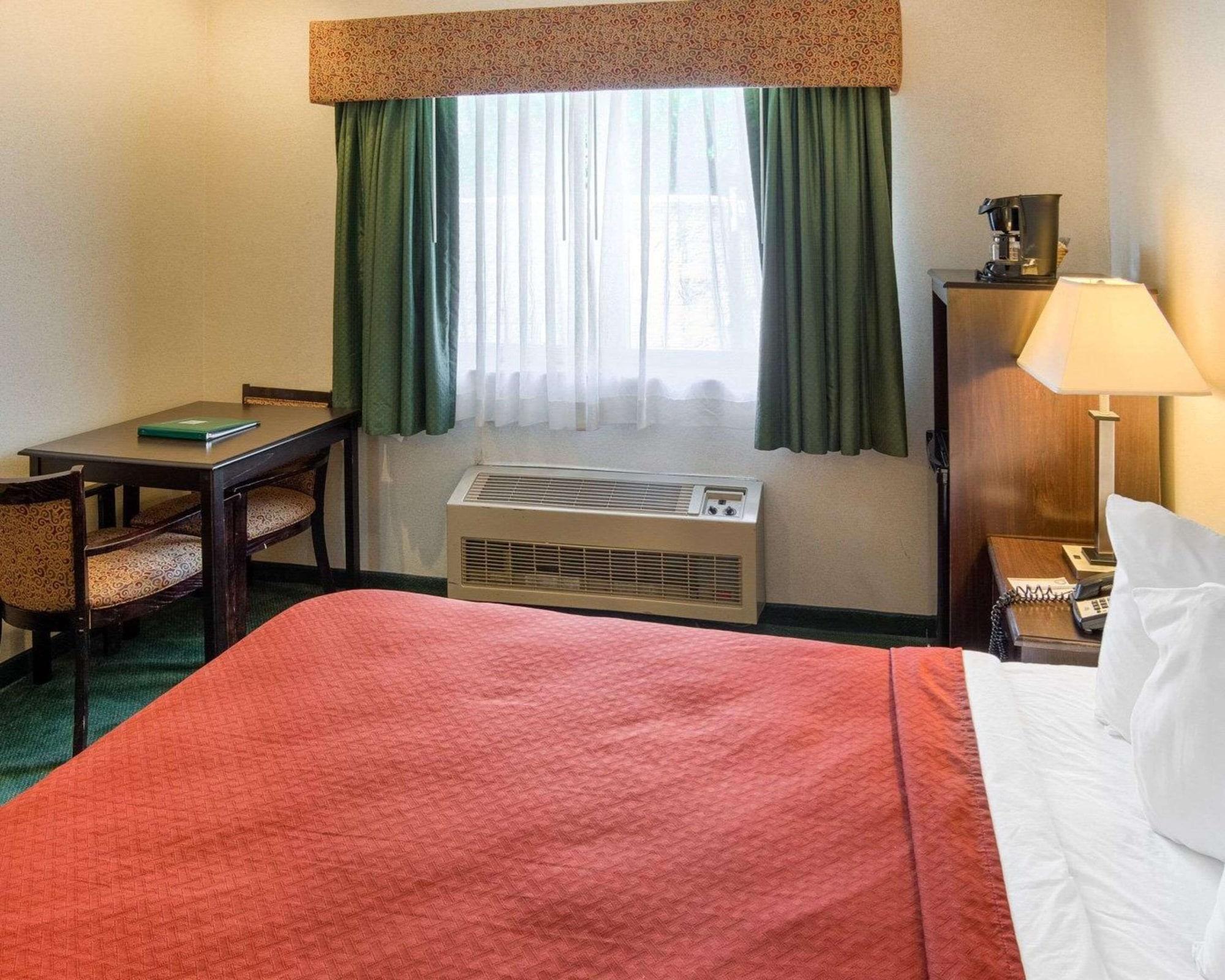 Habitación Quality Inn near Northtown Mall & National Sports Center