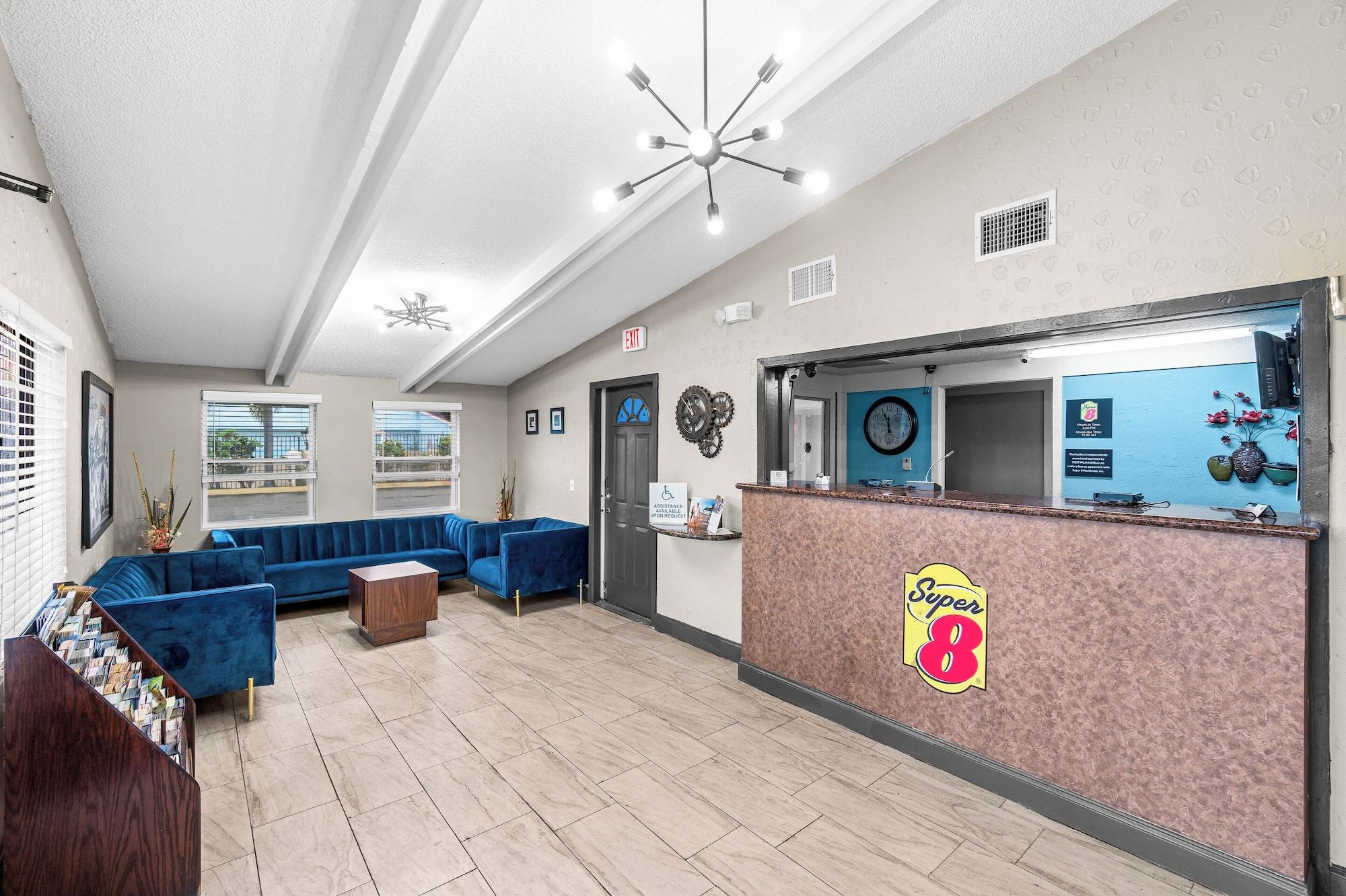Vista Lobby Super 8 by Wyndham Lantana West Palm Beach