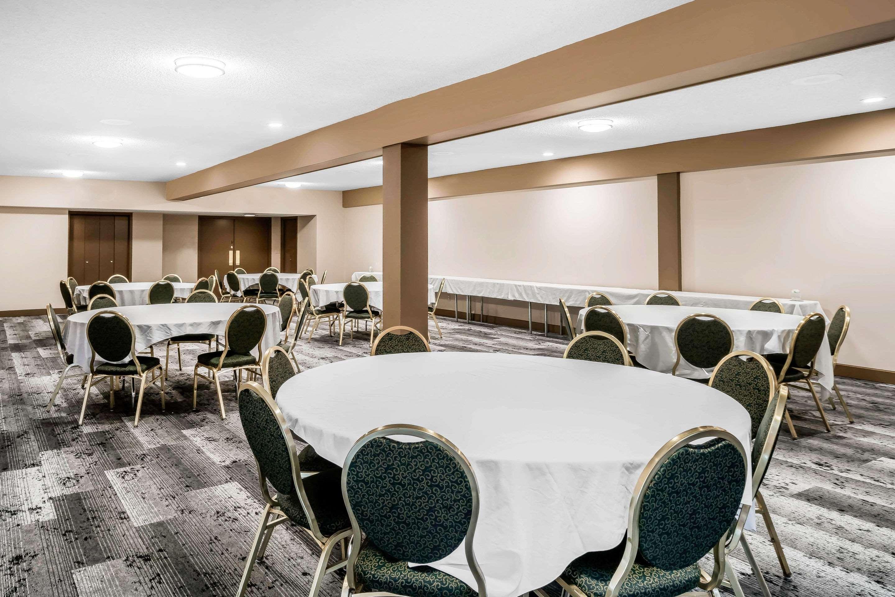 Centro de Negocios Clarion Inn Near Jblm