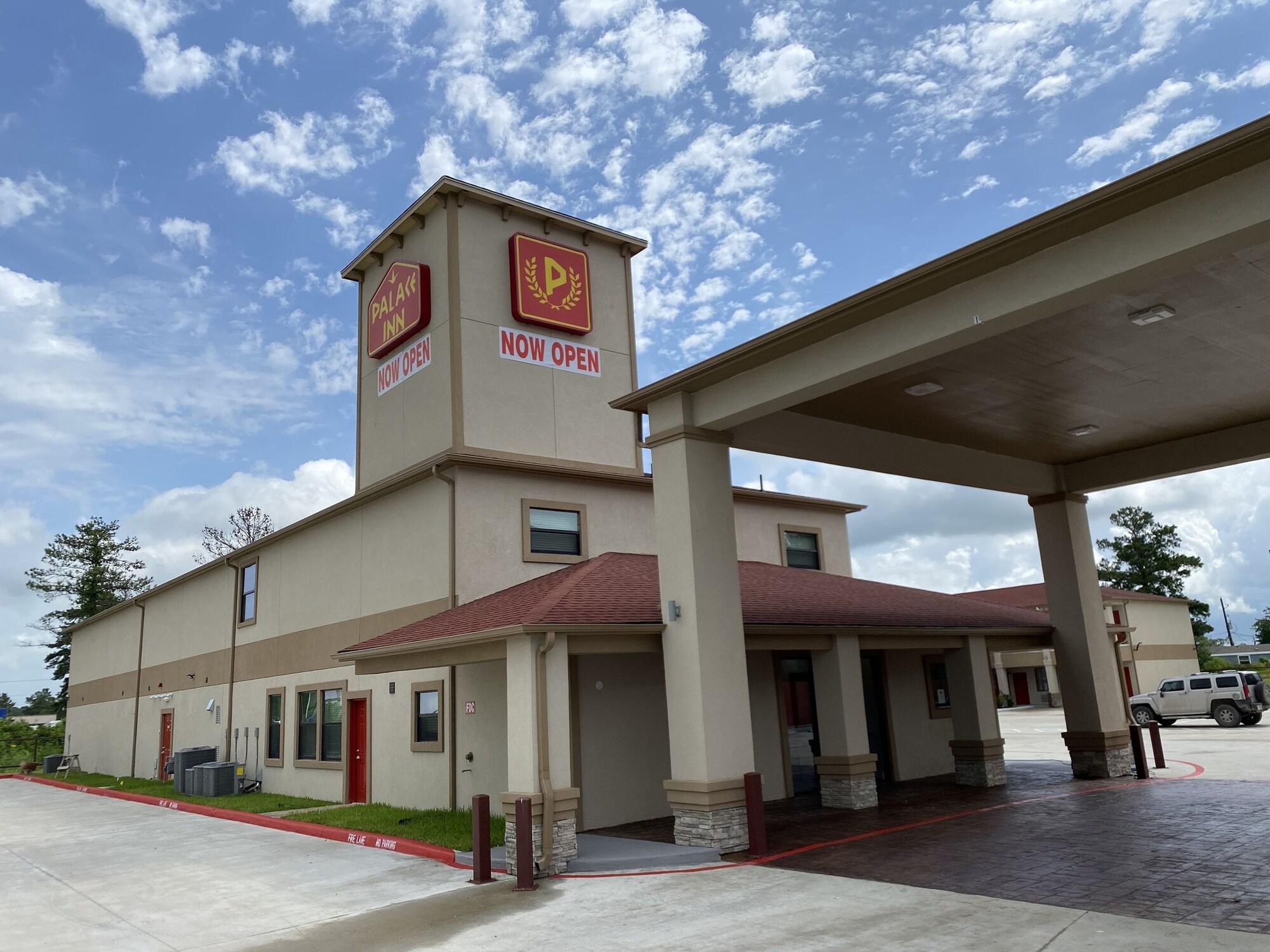 Vista Exterior Palace Inn Crosby