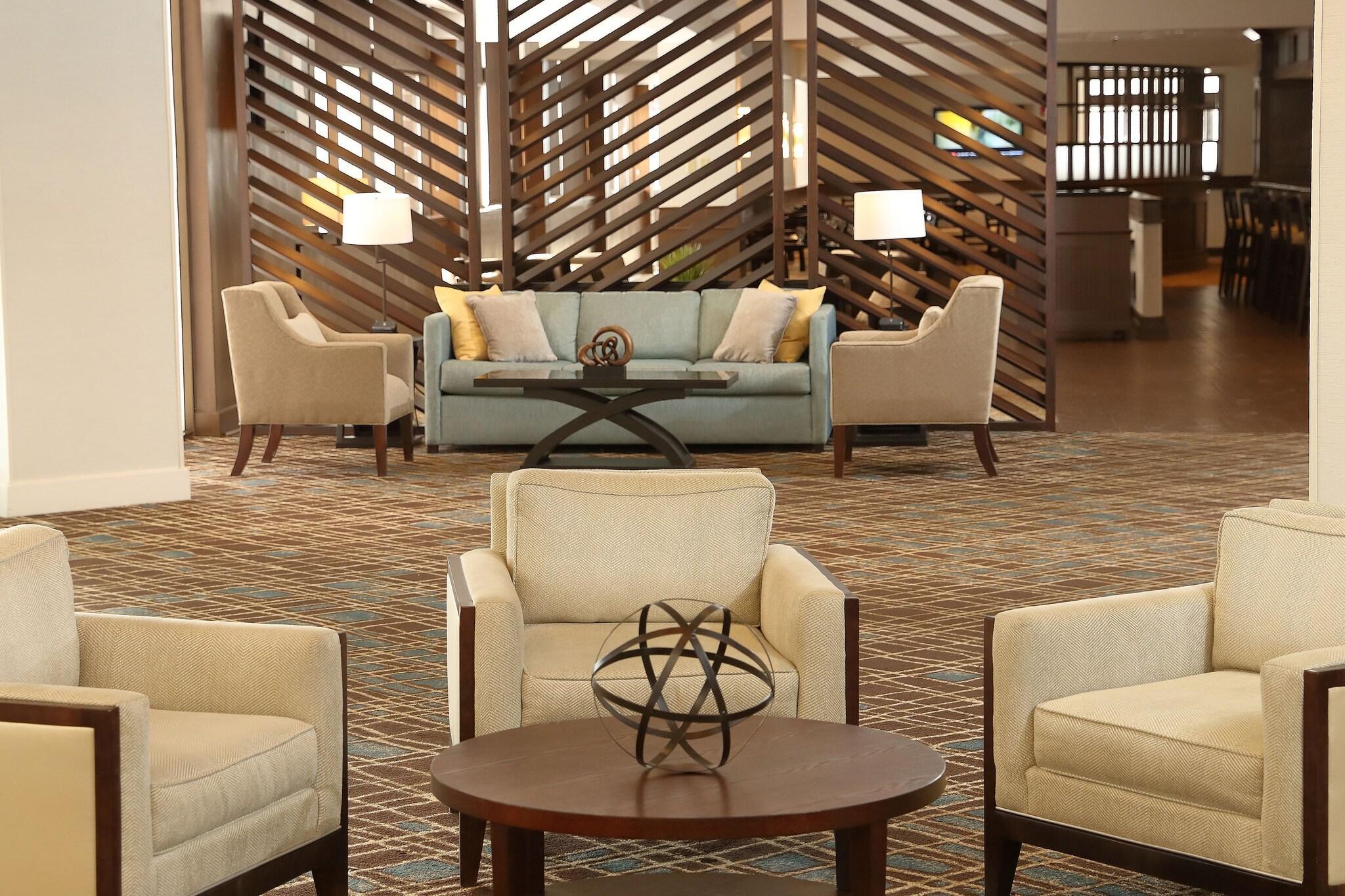 Vista Lobby DoubleTree by Hilton Hotel Boston - Westborough