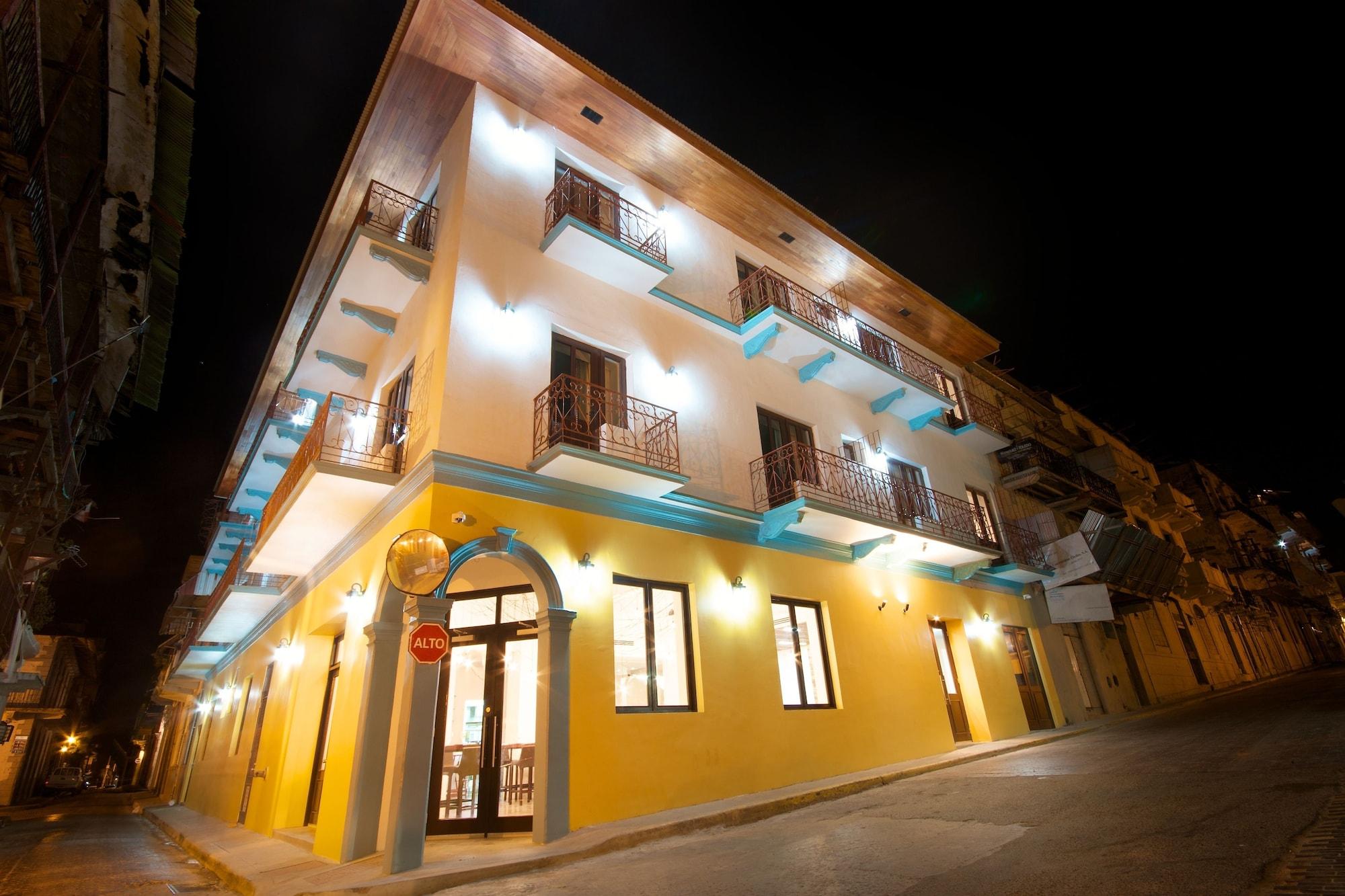 Varios Tantalo Hotel