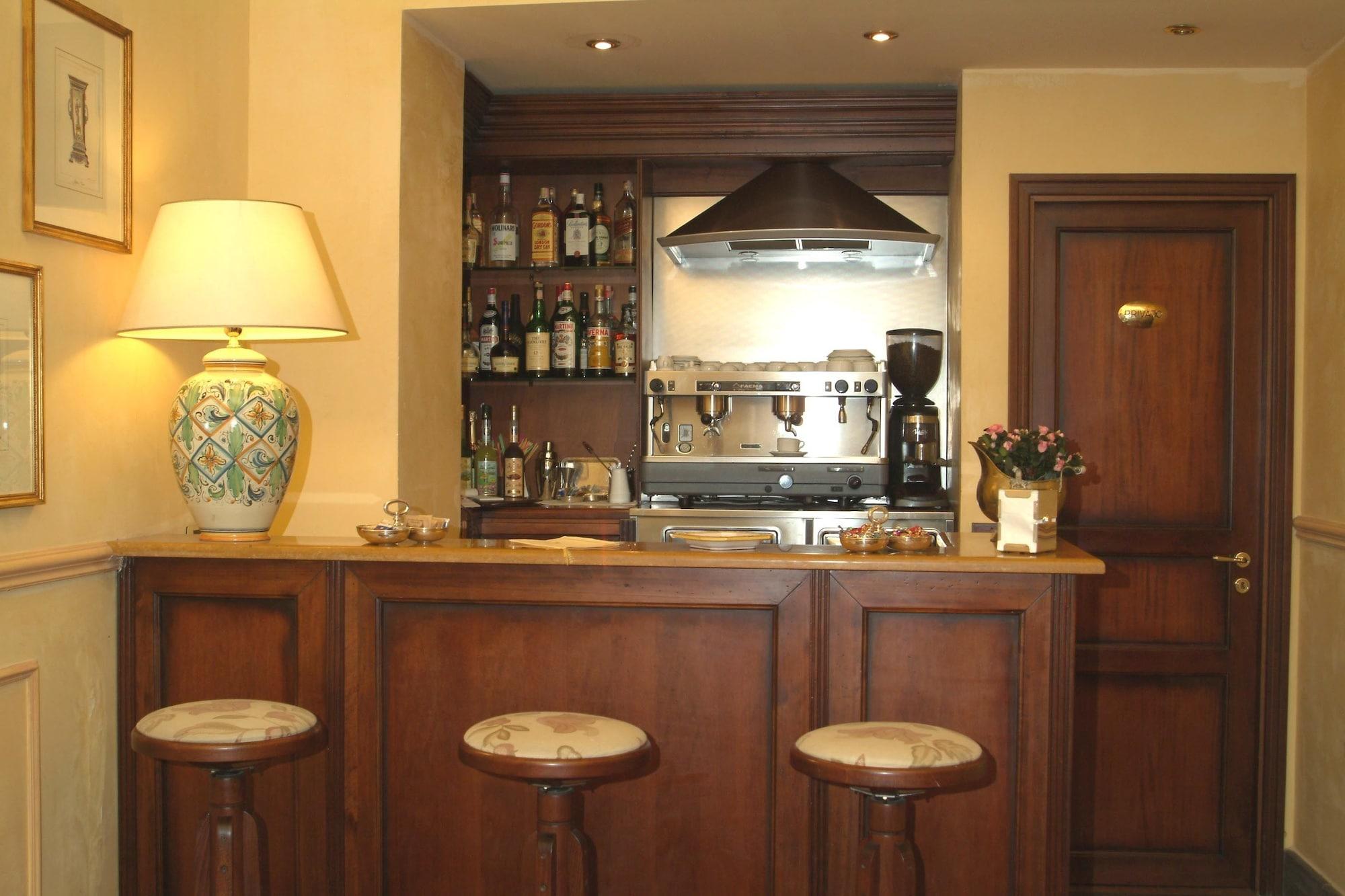 Bar/Salón Hotel La Ville