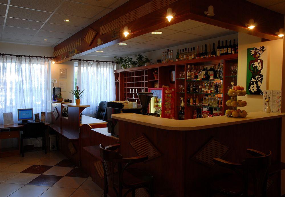 Bar/Salón Hotel Ferihegy