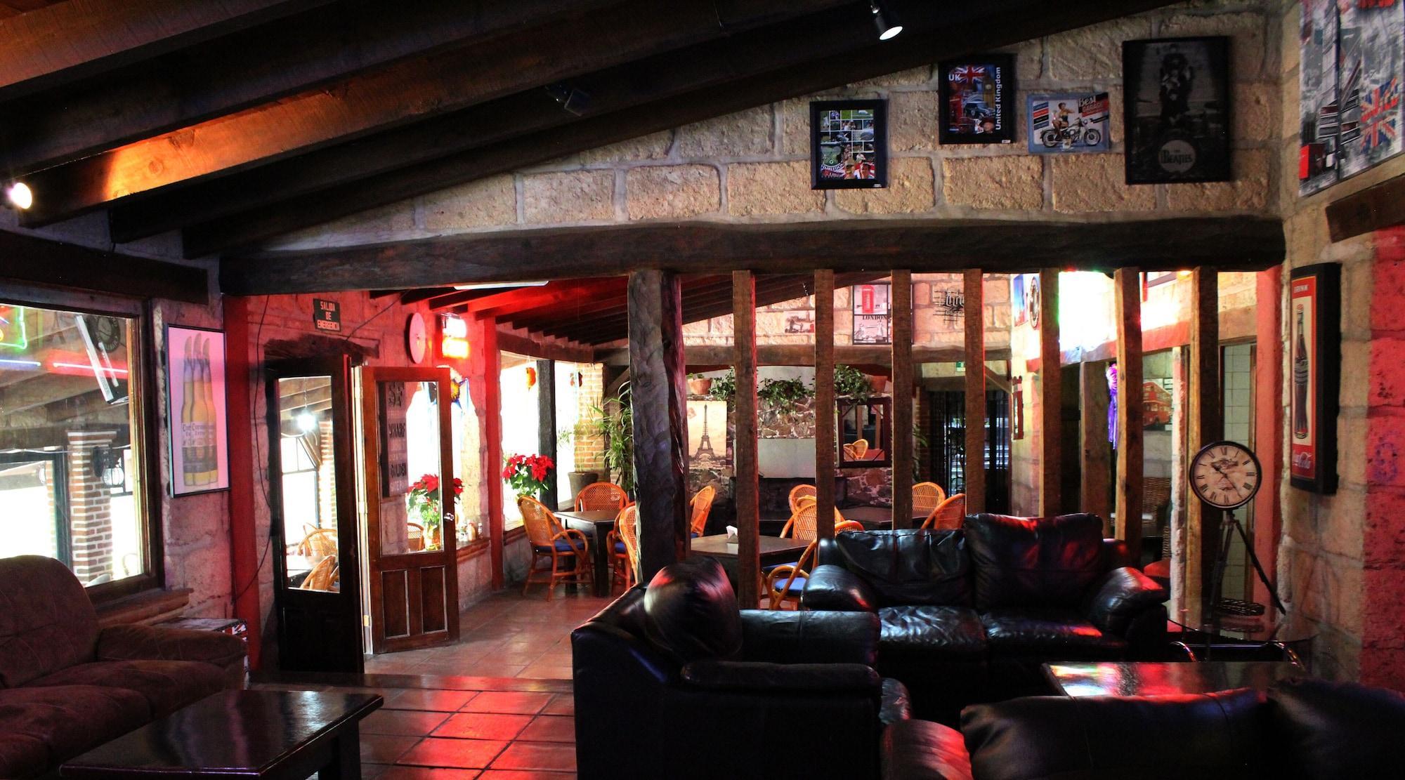 Bar/Salón Vista Real Villas