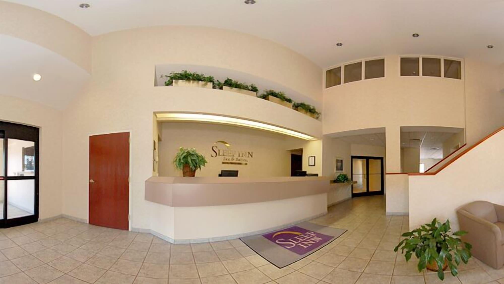 Vista Lobby Baymont by Wyndham Mooresville