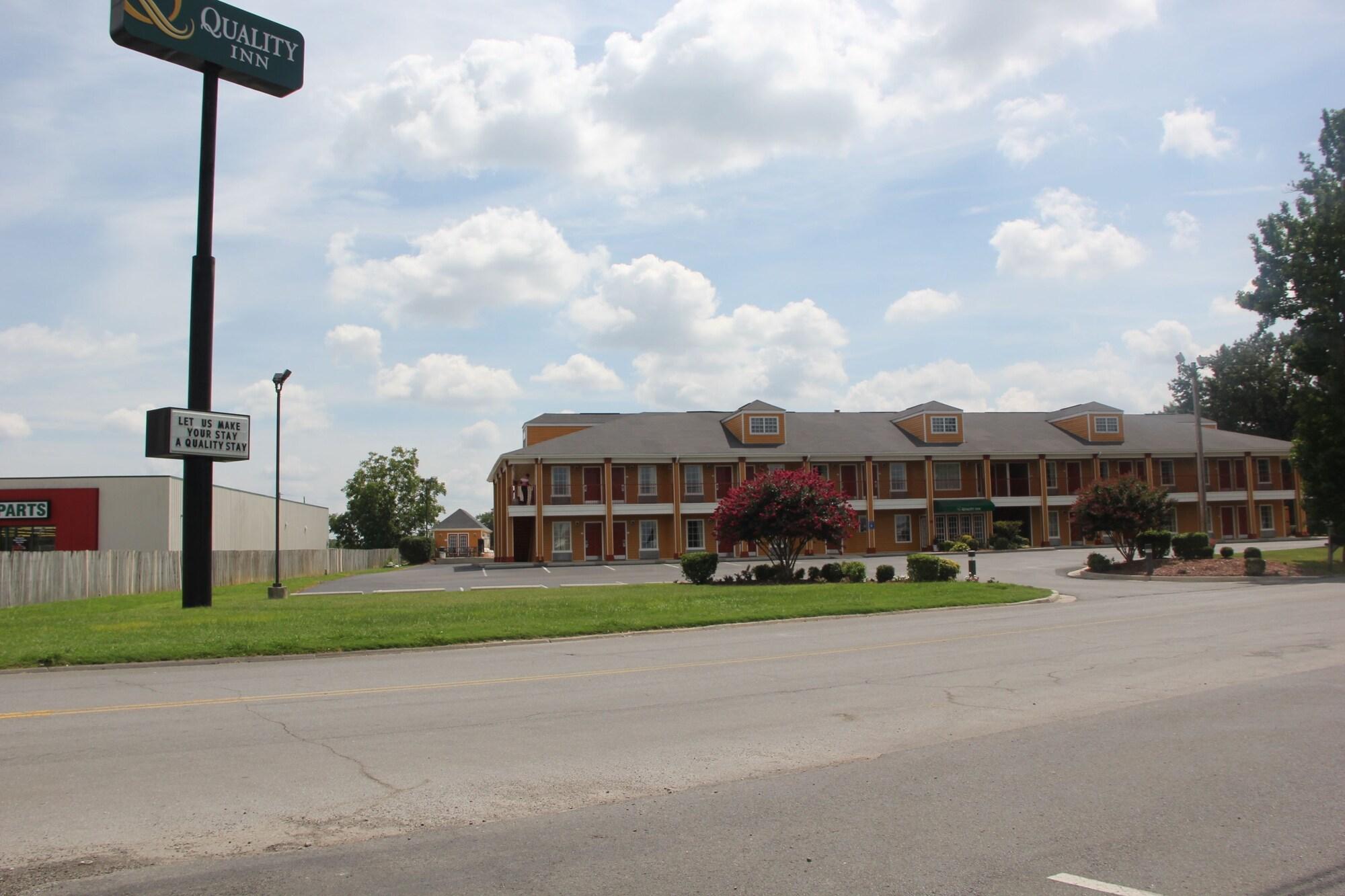 Vista Exterior Quality Inn Albertville US 431