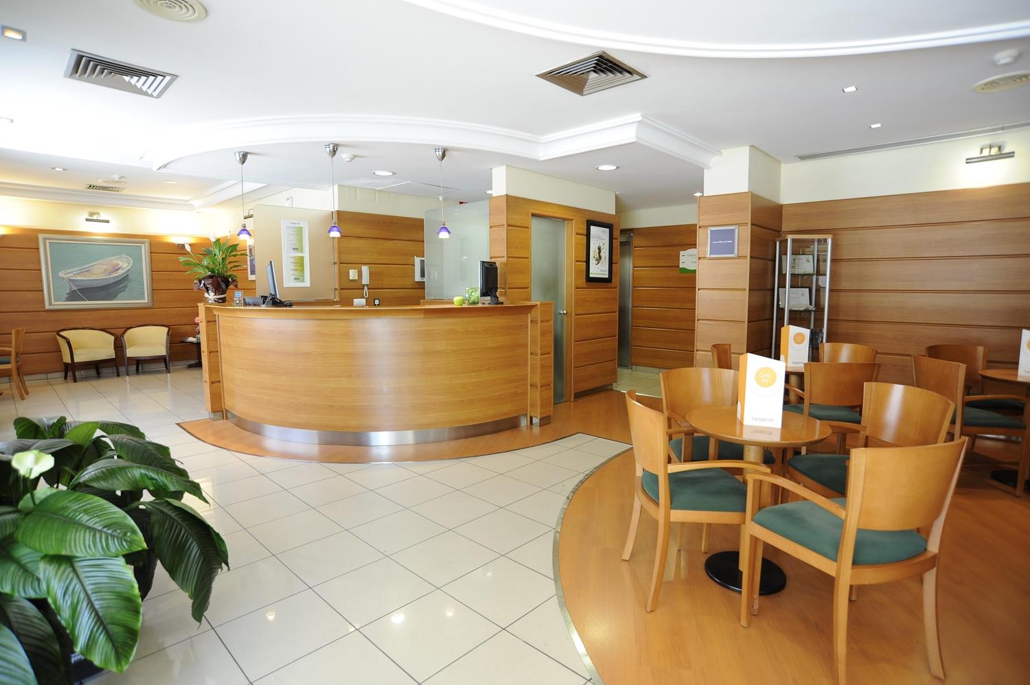 Vista Lobby Travelodge Alicante Puerto