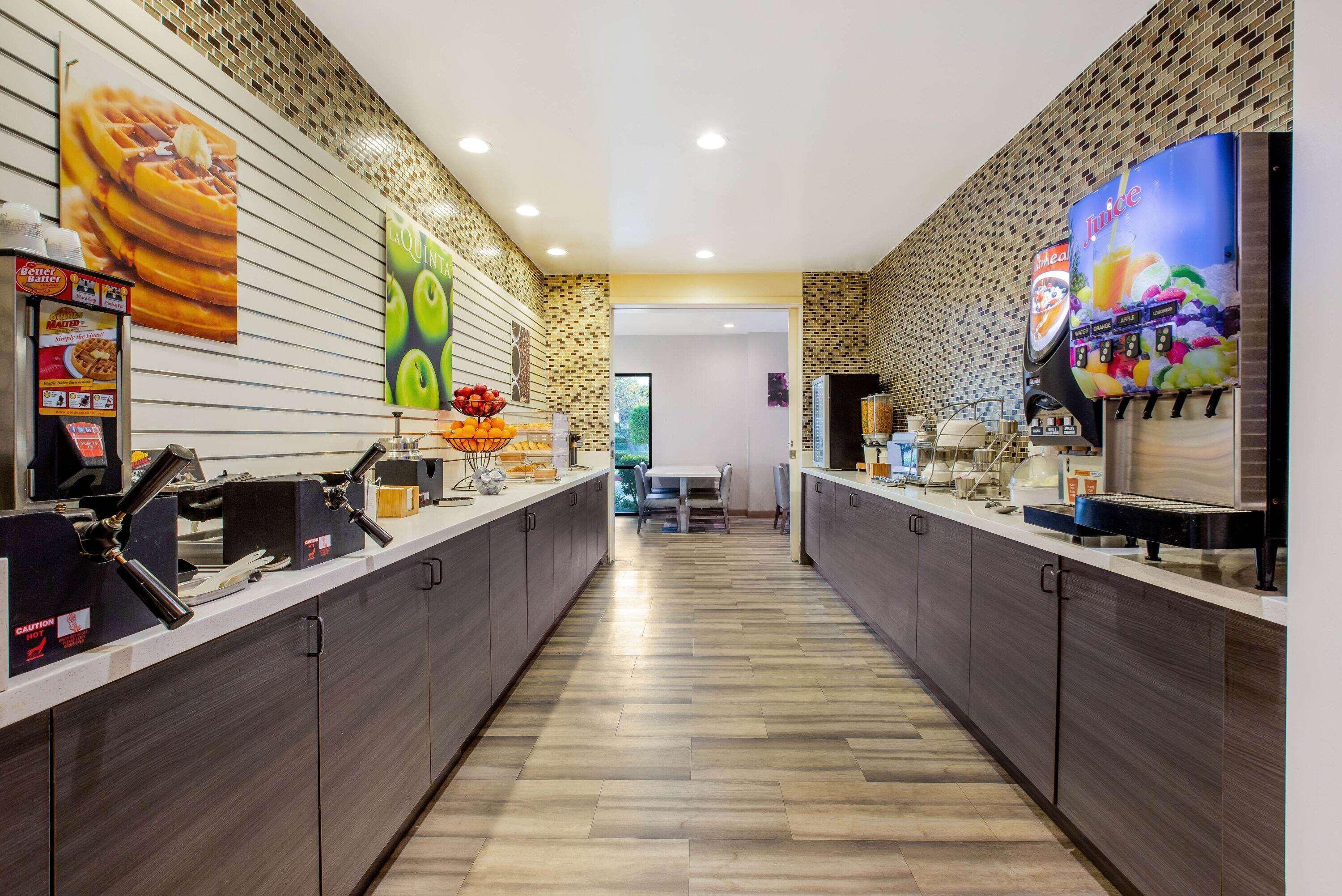 Restaurant La Quinta Inn & Suites by Wyndham Pomona