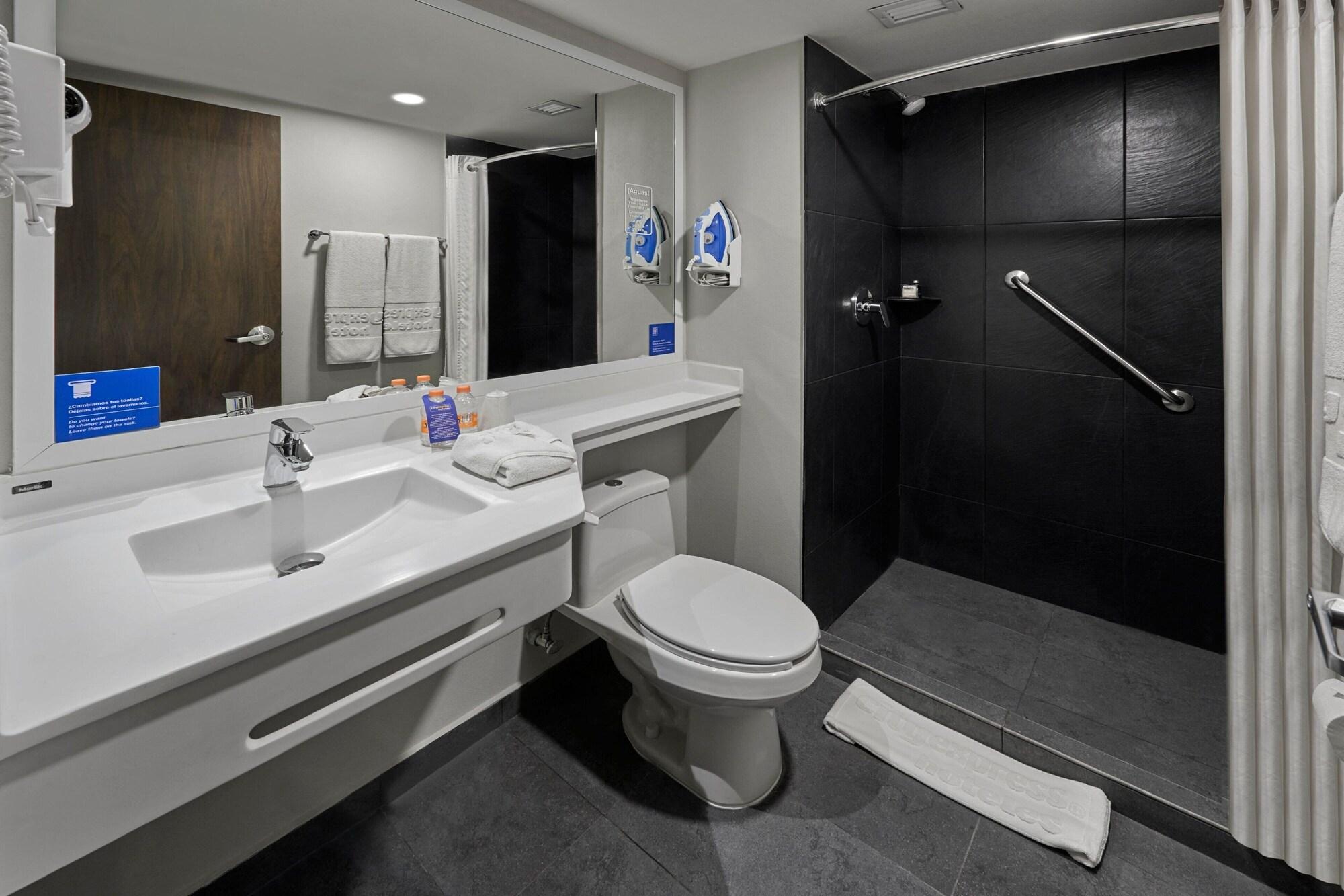 Equipamiento de Habitación City Express Plus by Marriott Ciudad de México Santa Fe