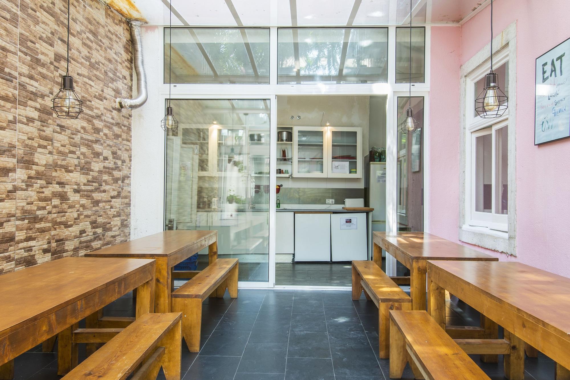 Restaurant Safestay Lisbon Bairro Alto