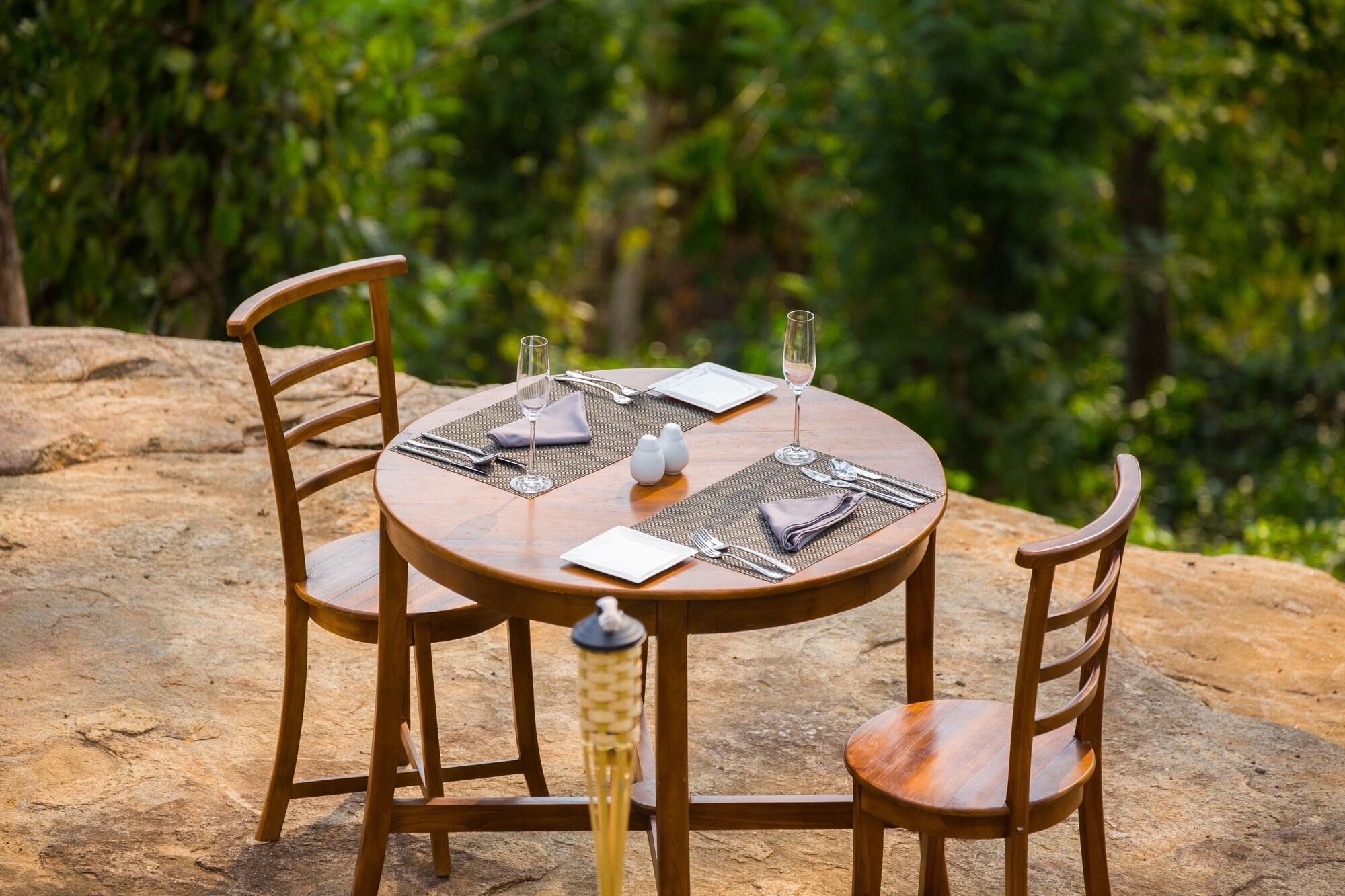 Restaurant The Fortress Balumgala