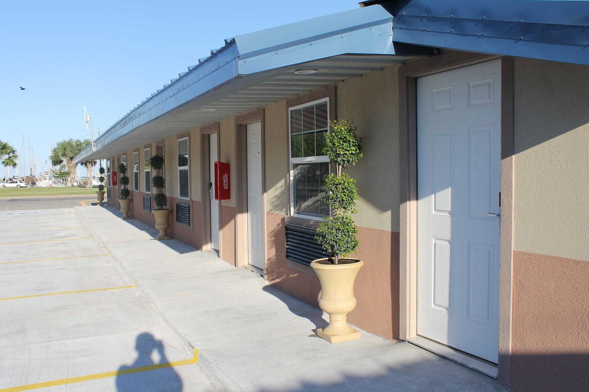 Varios Harbour Inn