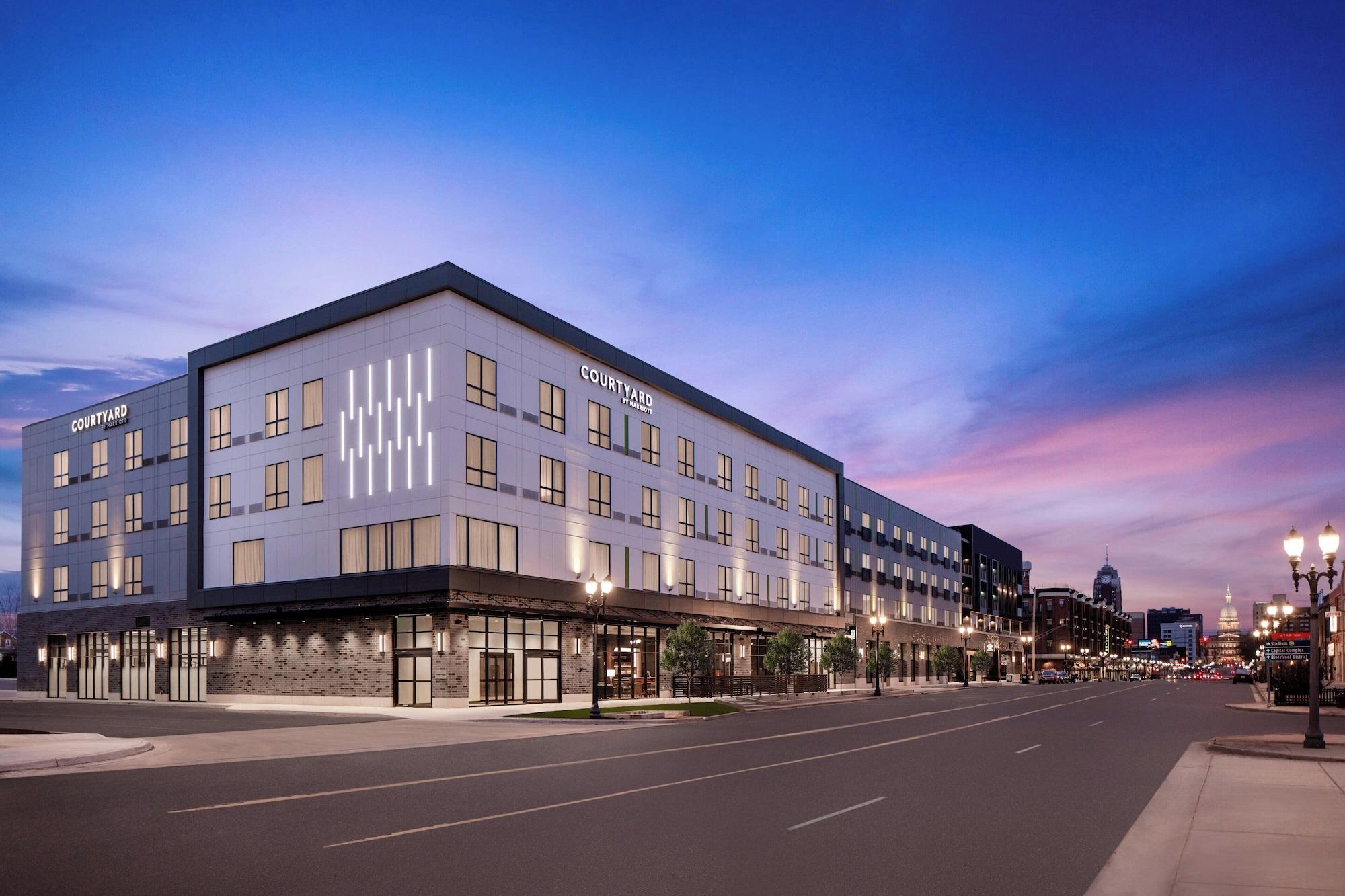 Vista Exterior Courtyard by Marriott Lansing Downtown