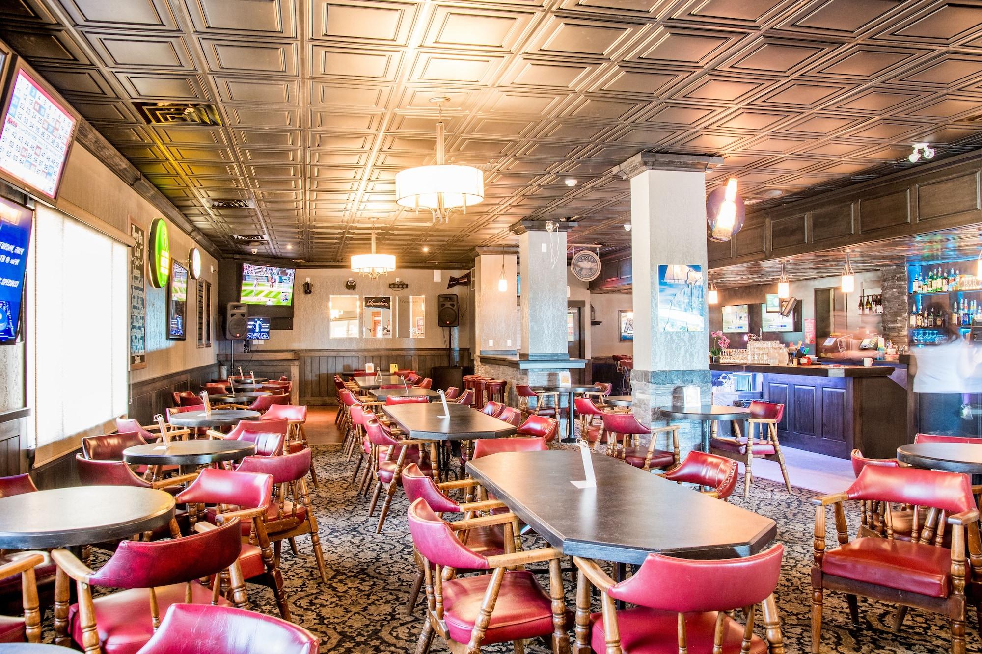 Bar/Salón Creston Hotel