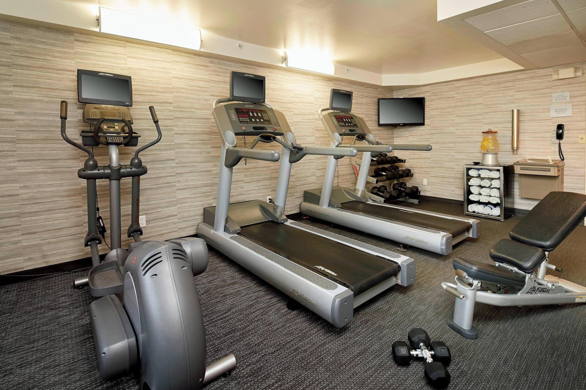 Gimnasio Courtyard by Marriott Lansing