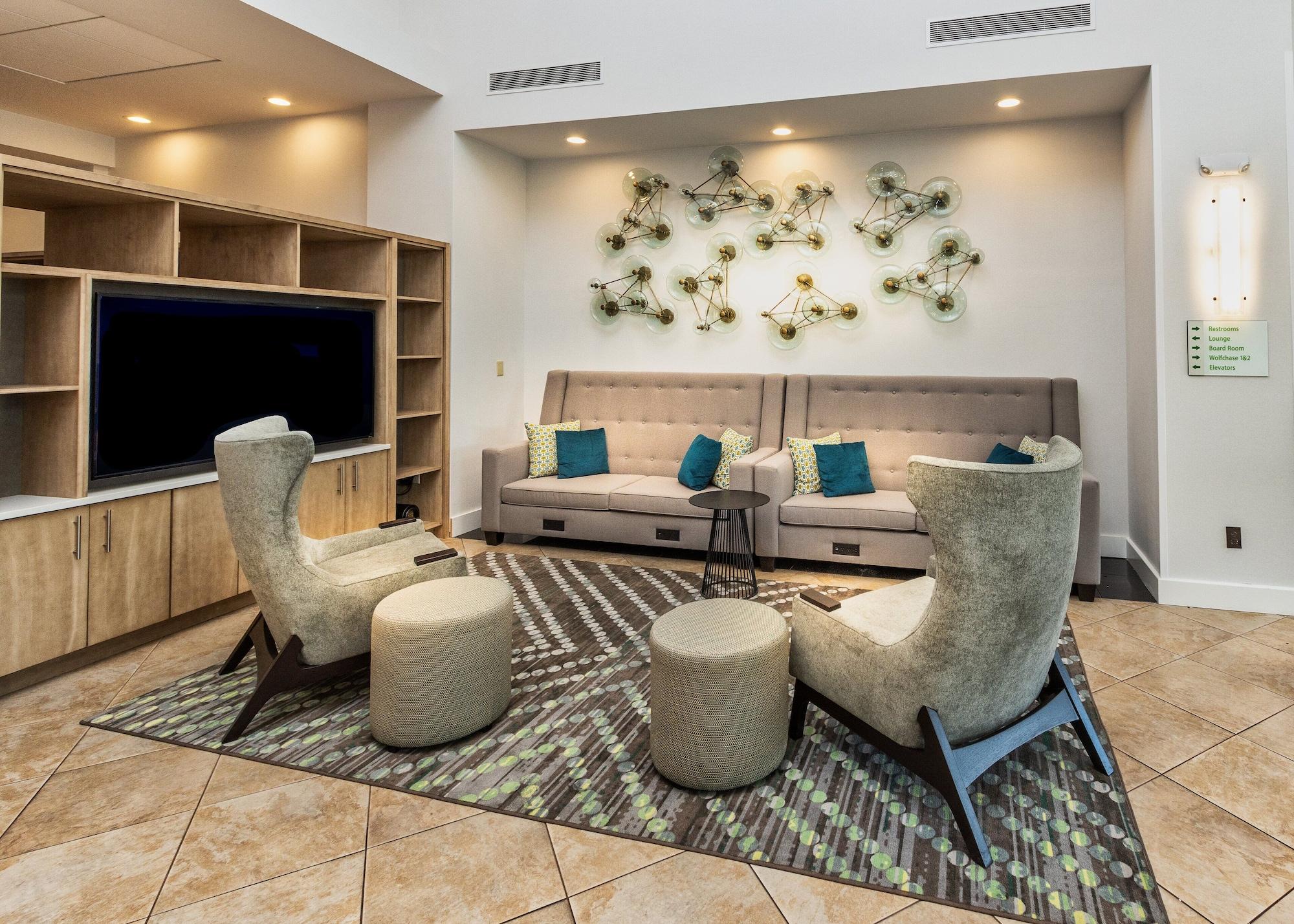 Vista Lobby Holiday Inn Hotel & Suites Memphis - Wolfchase Galleria by IHG