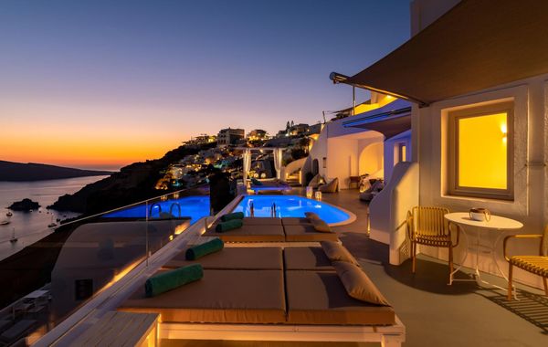 Kima Oia Suites