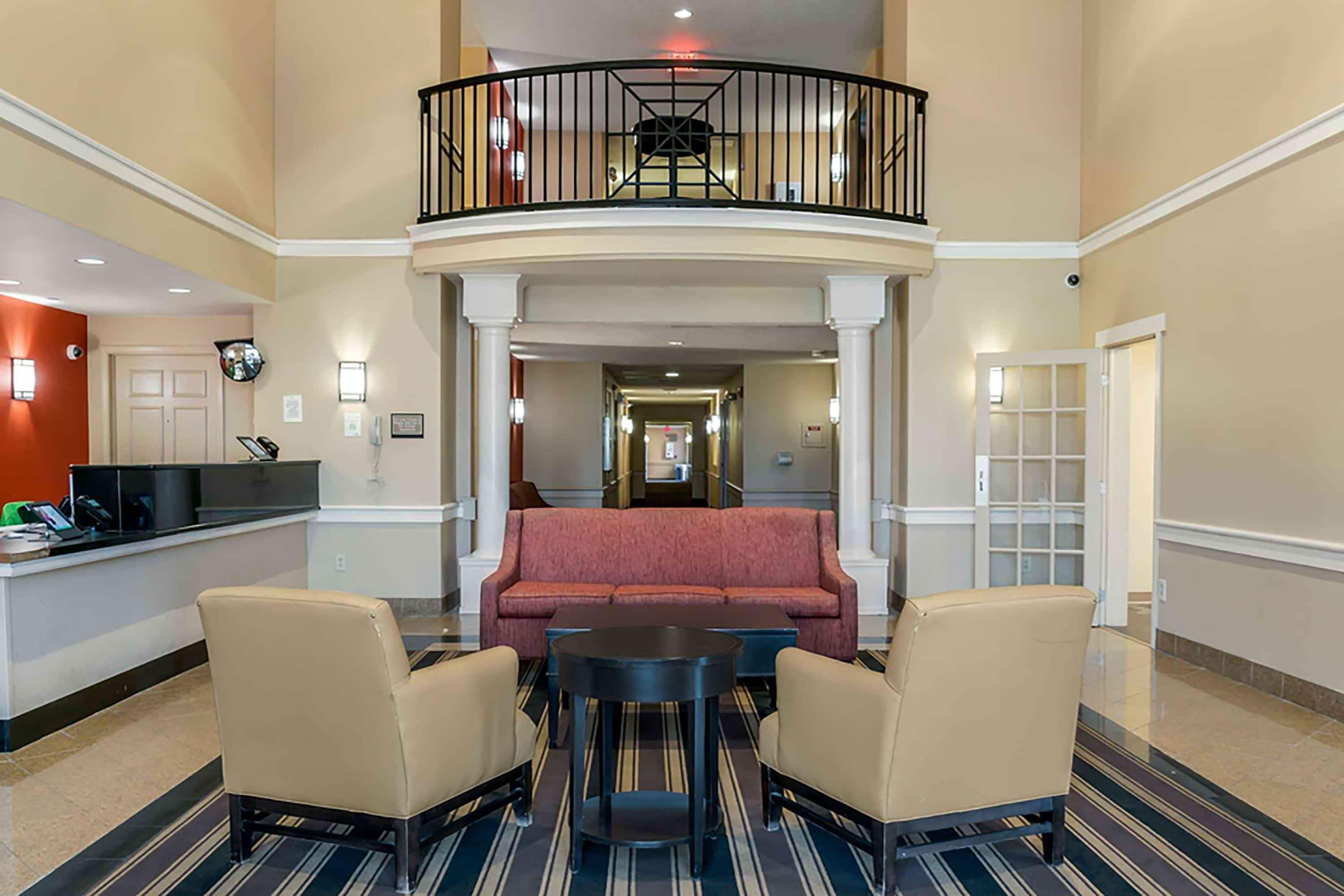 Vista Lobby Baymont by Wyndham Auburn Hills South