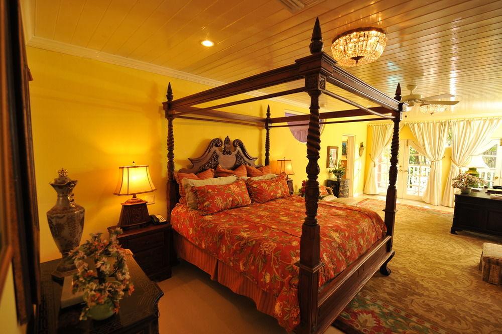 Graycliff Hotel by null