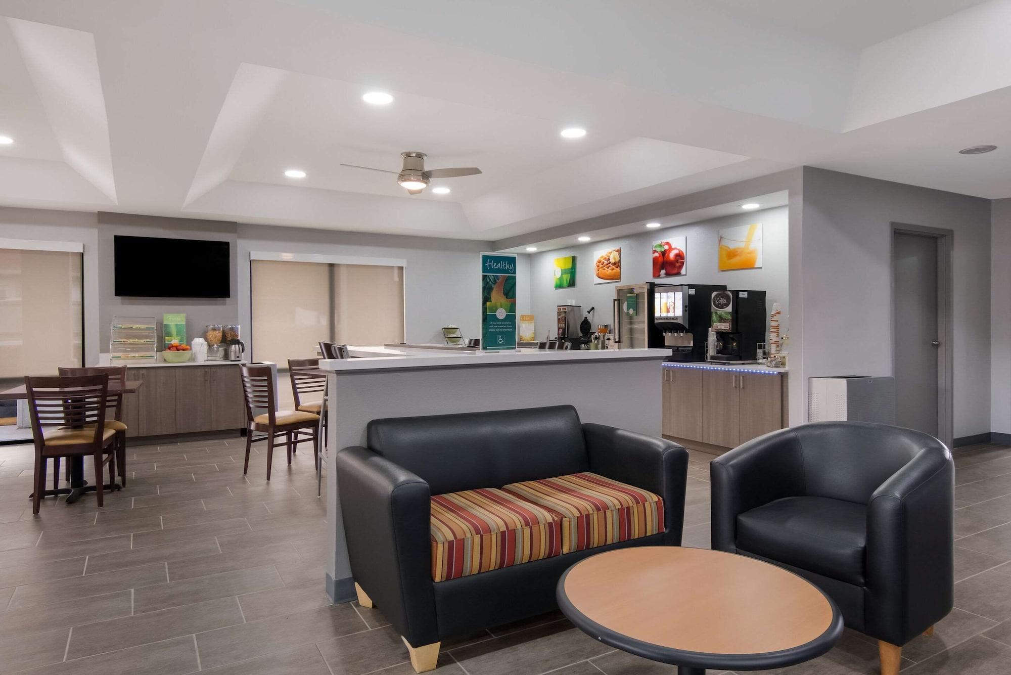 Vista Lobby Quality Inn near Casinos and Convention Center