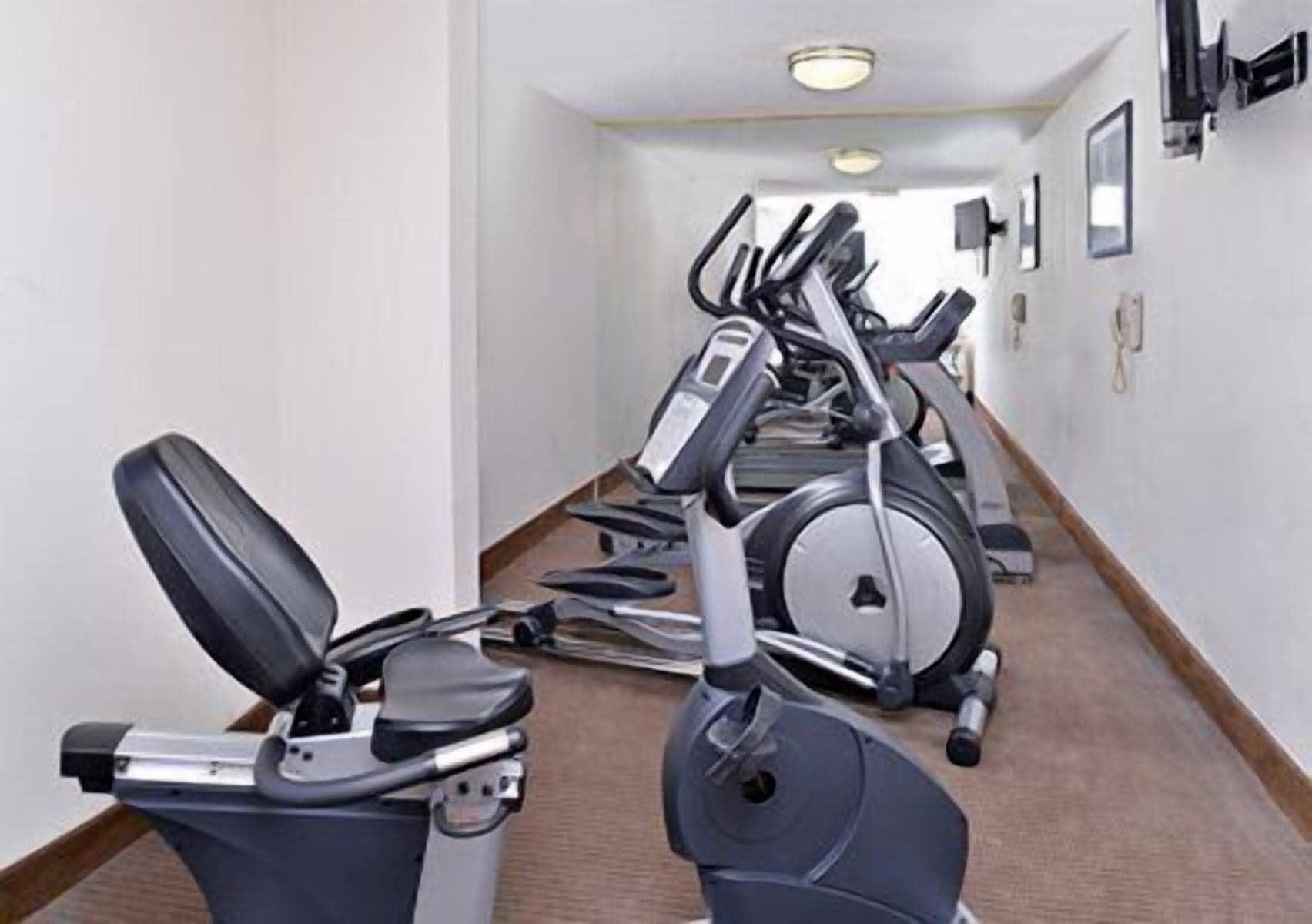 Gimnasio Sleep Inn & Suites Near I-90 and Ashtabula